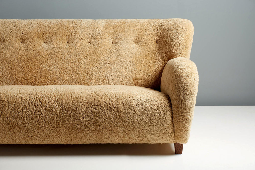 https://a.1stdibscdn.com/dagmar-custom-made-karu-sheepskin-sofa-for-sale-picture-3/f_13332/f_314505321669234408109/Karu_Sofa_006_master.jpg