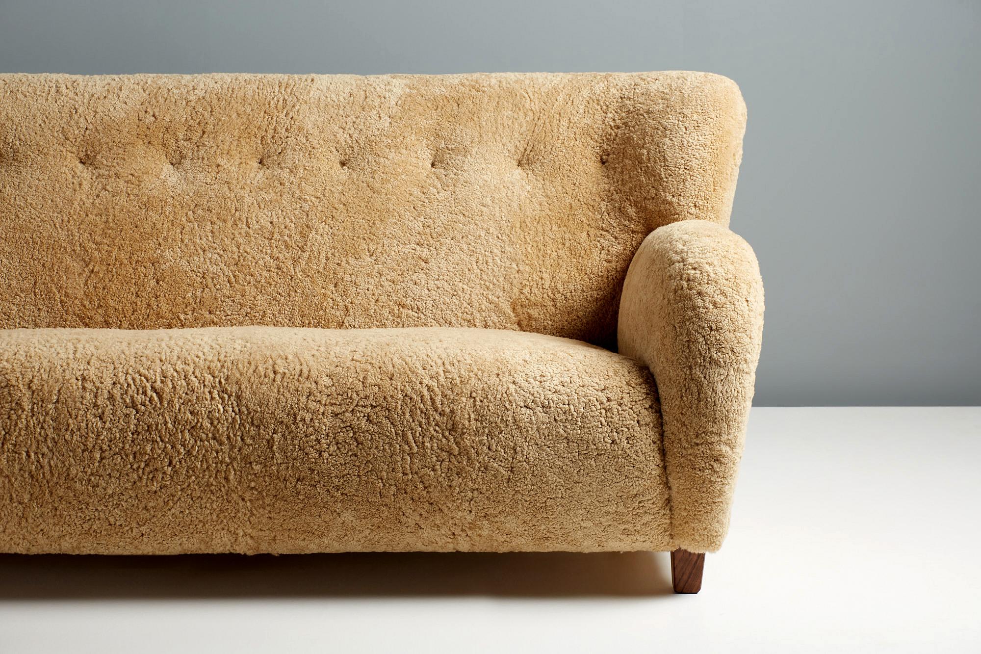 https://a.1stdibscdn.com/dagmar-custom-made-karu-sheepskin-sofa-for-sale-picture-3/f_13332/f_314505321669234408109/Karu_Sofa_006_master.jpg