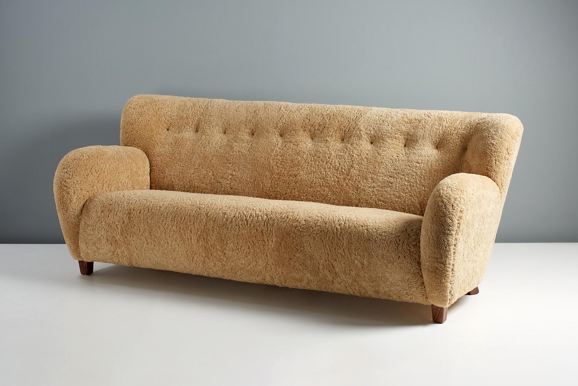 https://a.1stdibscdn.com/dagmar-custom-made-karu-sheepskin-sofa-for-sale-picture-6/f_13332/f_314505321669234434954/Karu_Sofa_007_copy_master.jpg