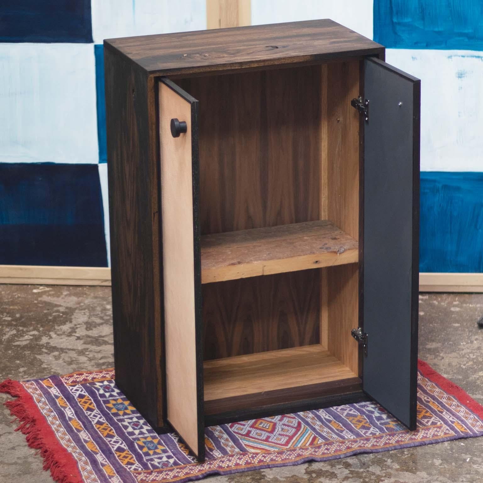 https://a.1stdibscdn.com/kawakami-antique-finish-solid-oak-cabinet-with-leather-doors-for-sale-picture-3/f_48391/f_281404921649343604437/Kawakami_doors_open_master.jpg