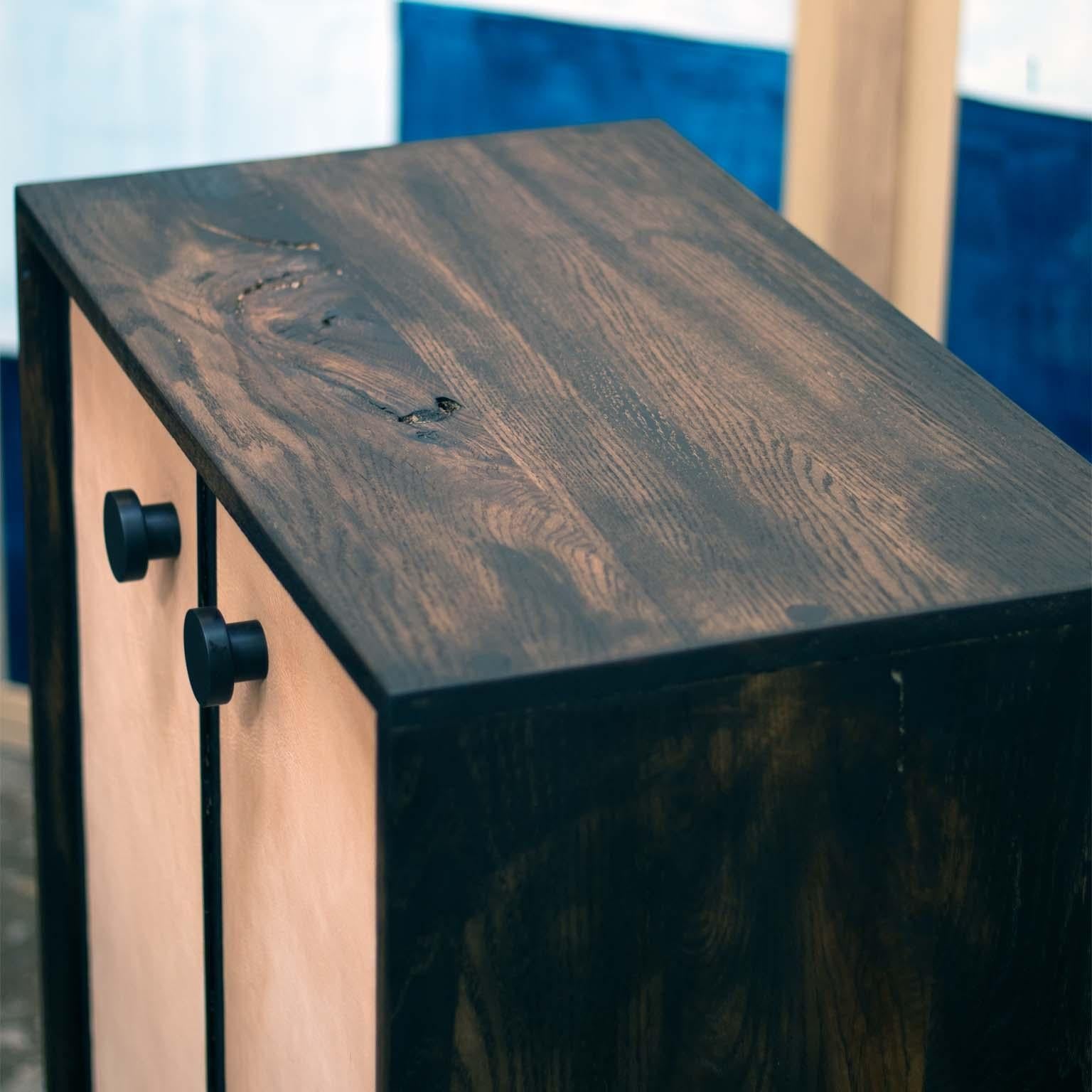 https://a.1stdibscdn.com/kawakami-antique-finish-solid-oak-cabinet-with-leather-doors-for-sale-picture-5/f_48391/f_281404921649343604451/Kawakami_top_detail_2_master.jpg