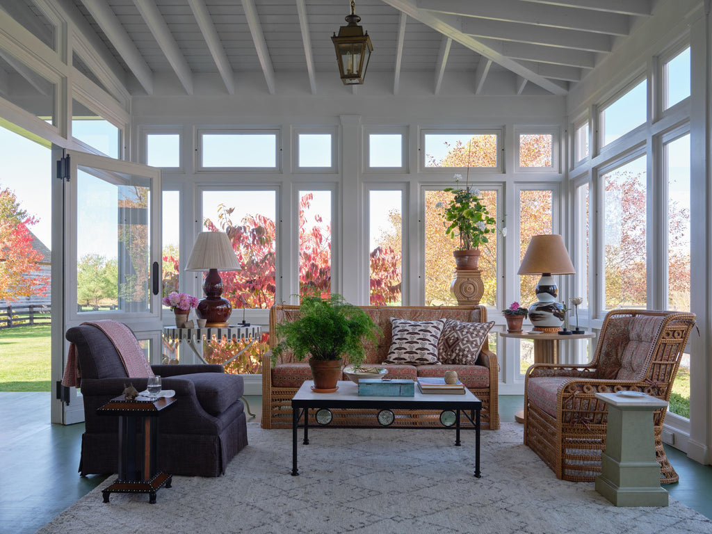 https://a.1stdibscdn.com/bunny-williams-home-kinley-sofa-for-sale-picture-2/f_83572/f_436223821739482109331/Kinley_Sofa_LS_1_master.jpg