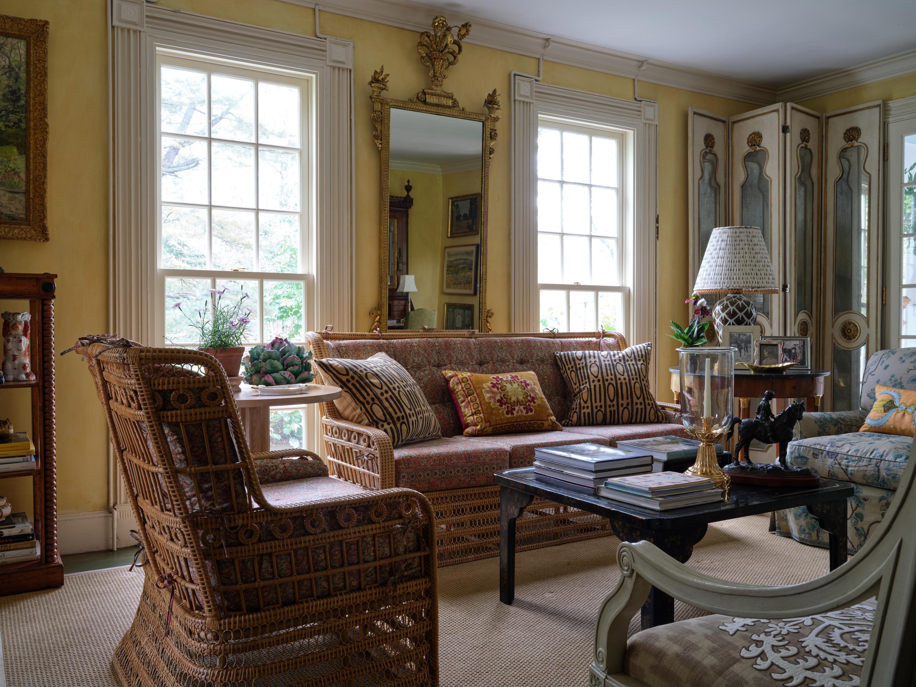 https://a.1stdibscdn.com/bunny-williams-home-kinley-sofa-for-sale-picture-3/f_83572/f_436223821739482109376/Kinley_Sofa_LS_2_master.jpg