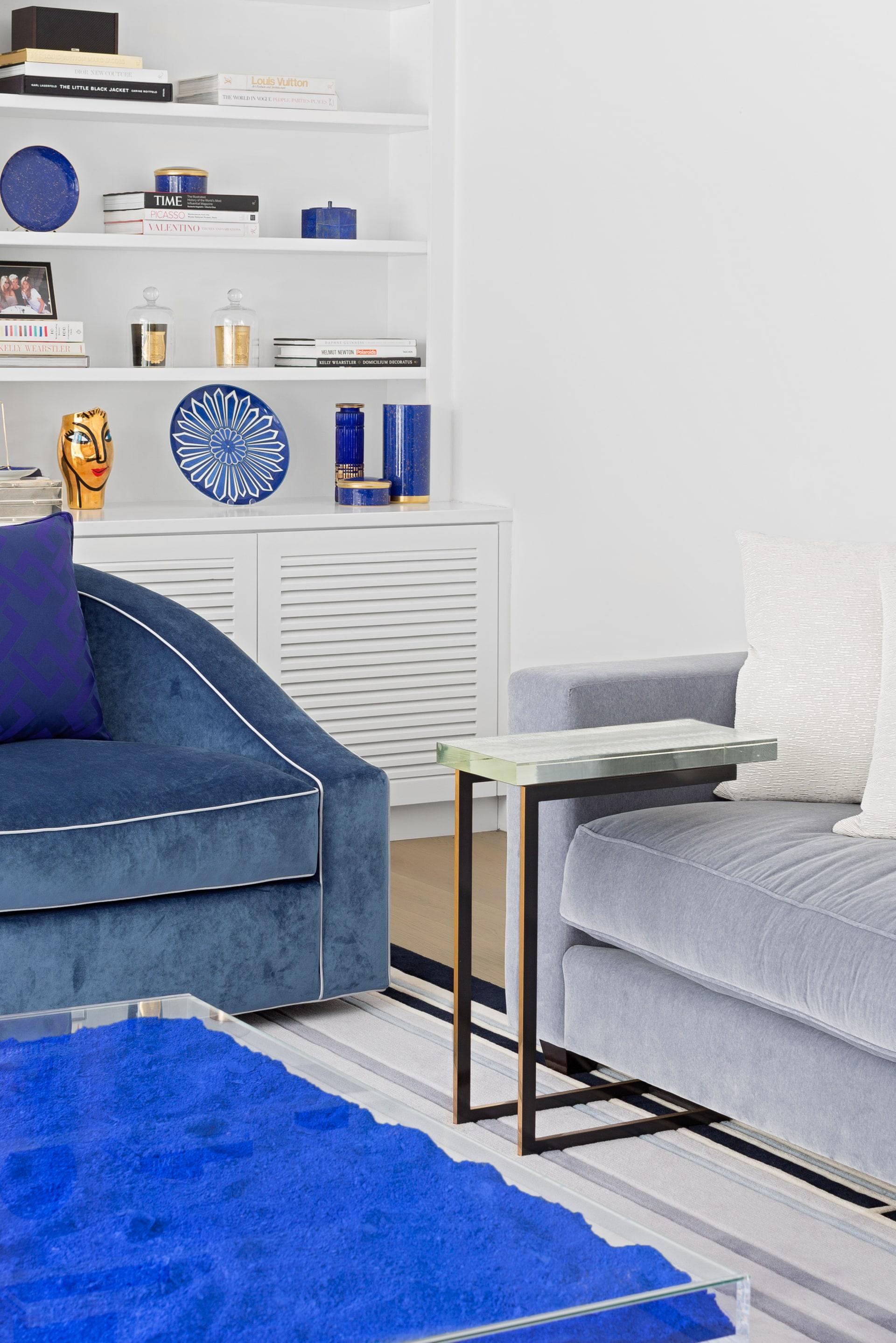 https://a.1stdibscdn.com/table-ikb-by-yves-klein-for-sale-picture-7/f_8922/f_359425521693410033941/Klein_Blue_Install_22_master.jpg