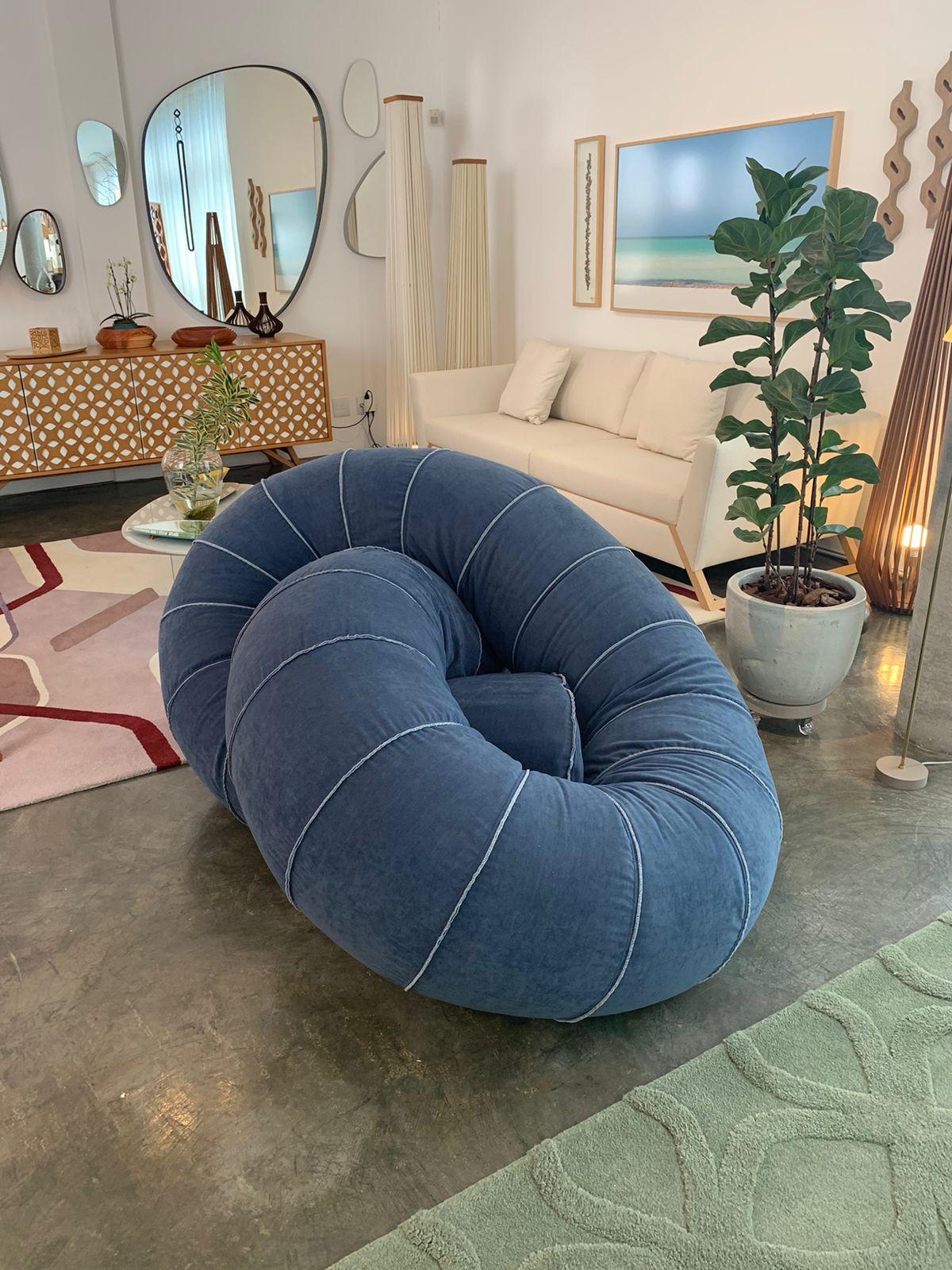 https://a.1stdibscdn.com/knot-brazilian-contemporary-foam-sofa-by-lattoog-for-sale-picture-3/f_34261/f_103142831677266103567/Knot_A_master.jpg