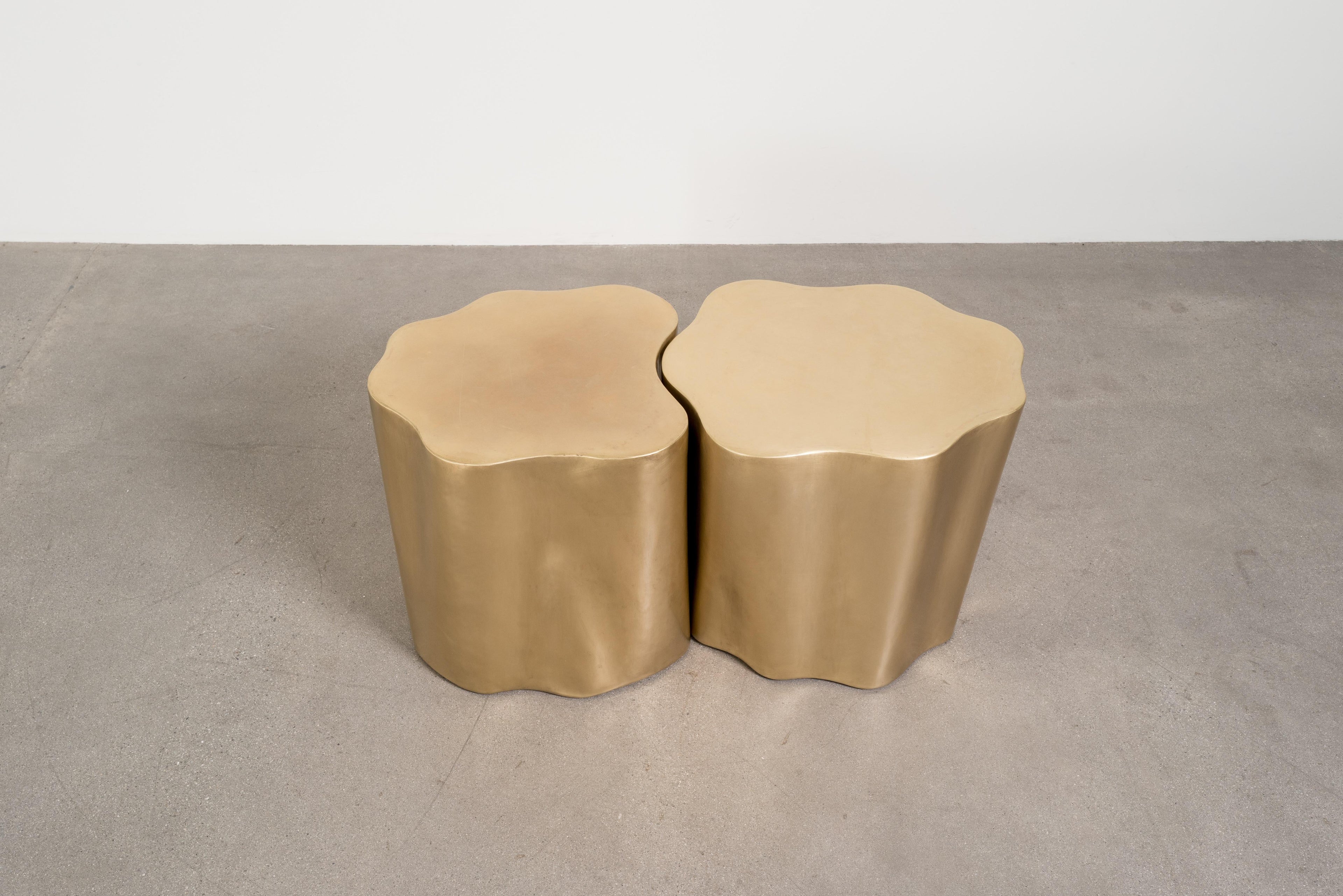 https://a.1stdibscdn.com/contemporary-repousse-brass-root-drum-tables-set-of-2-by-robert-kuo-for-sale-picture-2/f_17792/f_468140021758828315920/L1012912_33_master.jpg