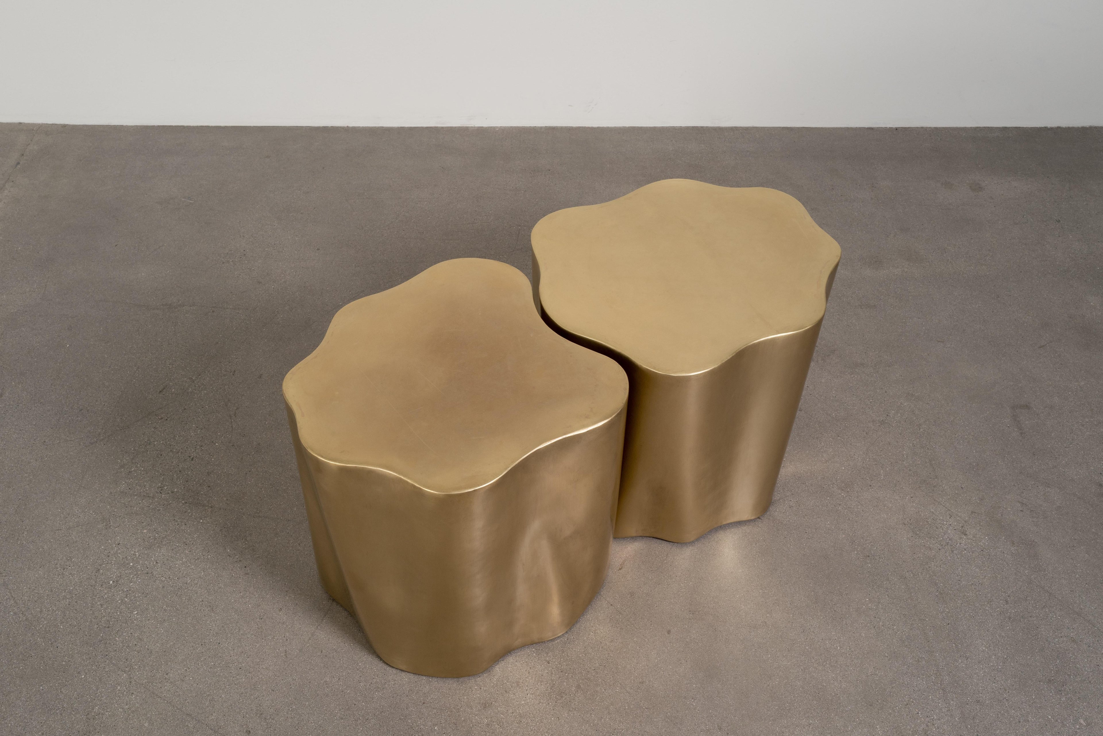 https://a.1stdibscdn.com/contemporary-repousse-brass-root-drum-tables-set-of-2-by-robert-kuo-for-sale-picture-5/f_17792/f_468140021758828320620/L1012917_36_master.jpg