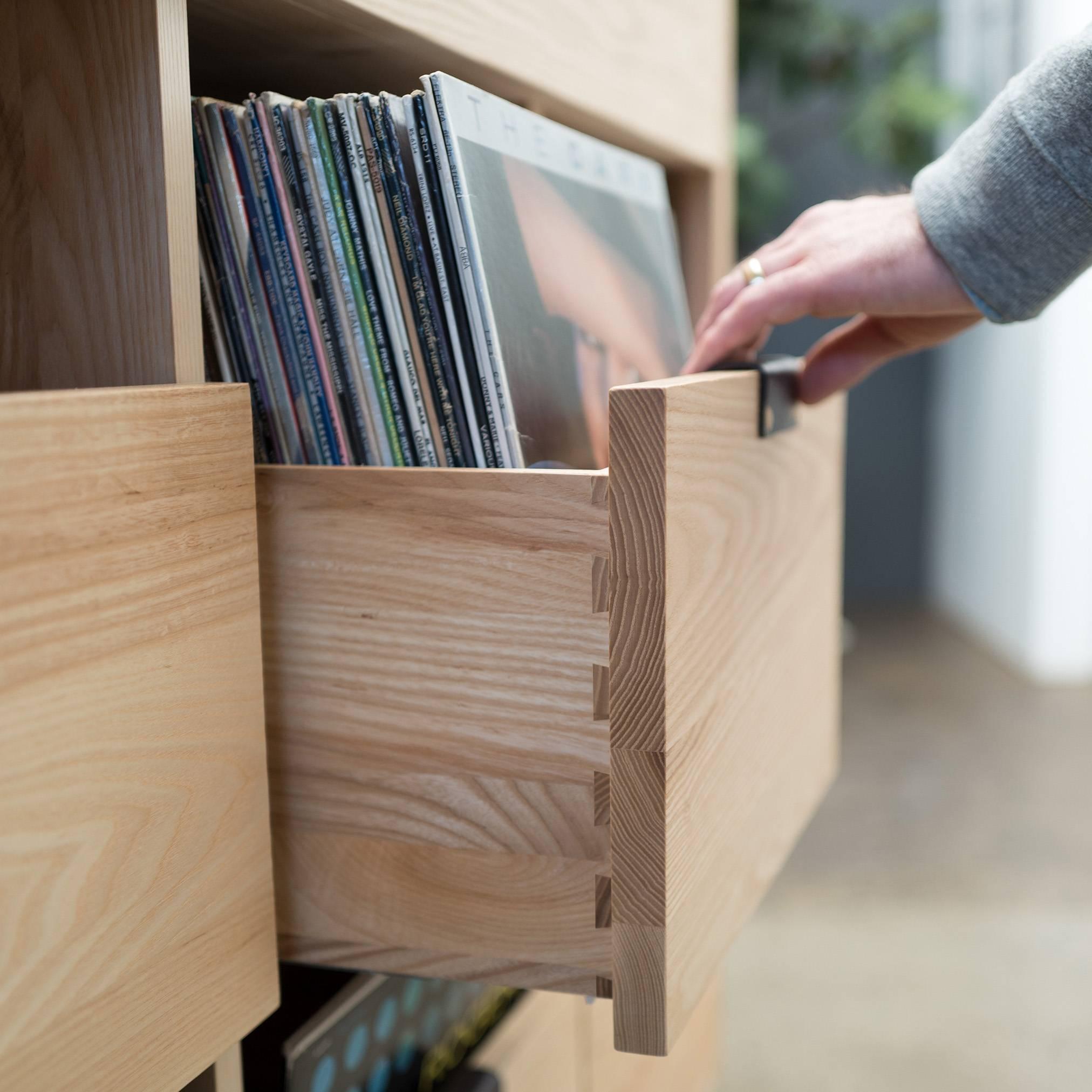 https://a.1stdibscdn.com/dovetail-1-x-1-vinyl-storage-cabinet-natural-walnut-for-sale-picture-6/f_27523/f_158912721566502132296/L1120218_master.jpg