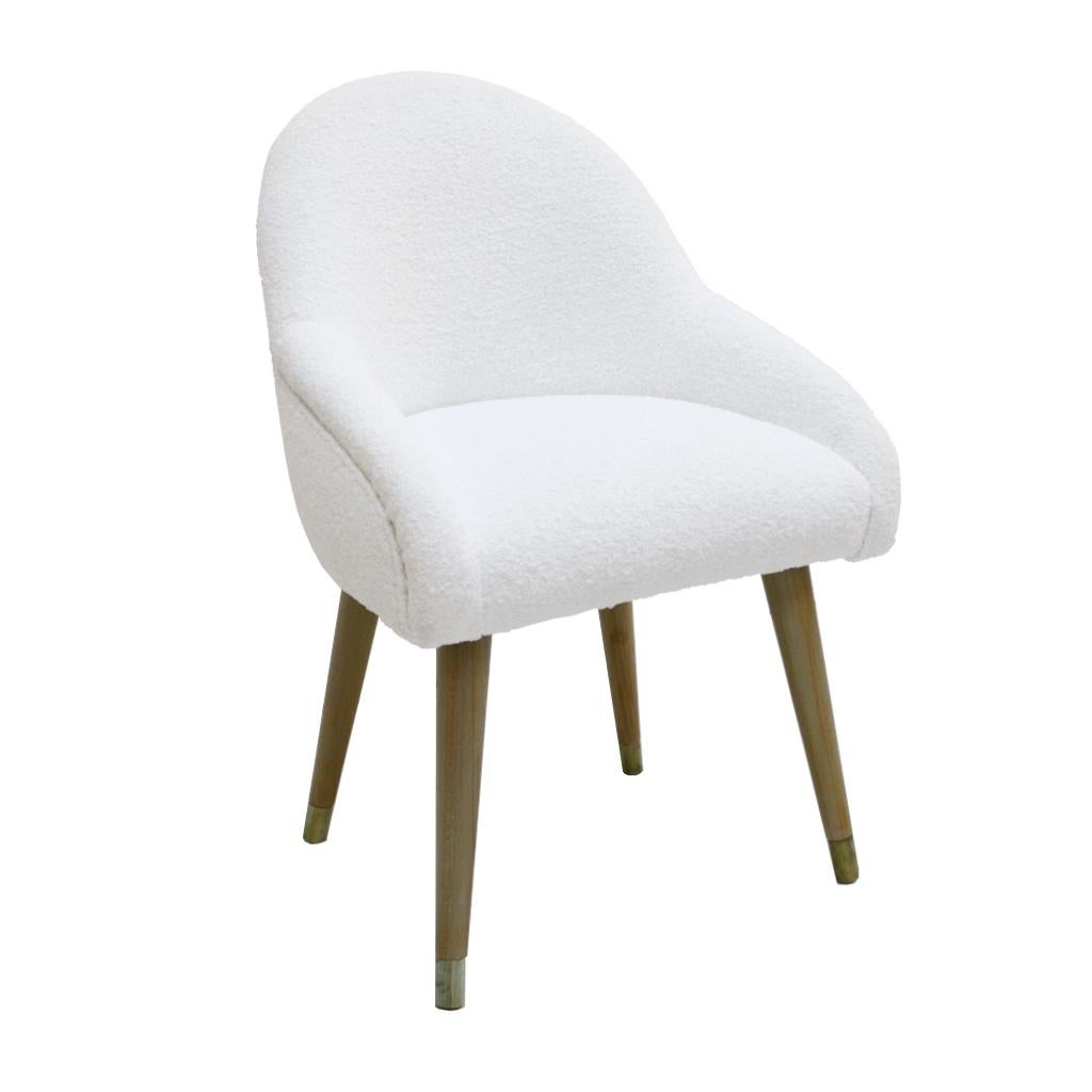 https://a.1stdibscdn.com/set-of-four-beechwood-brass-and-boucle-chairs-for-sale-picture-4/f_36703/f_219984921609781783164/LA00100223b_master.jpg