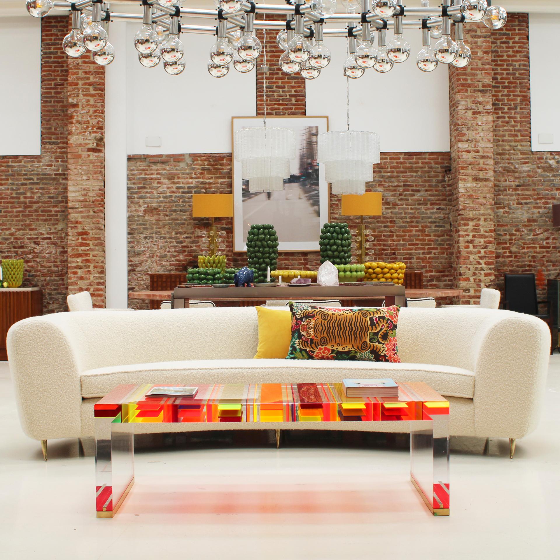 https://a.1stdibscdn.com/contemporary-italian-curved-sofa-for-sale-picture-12/f_9718/f_301213821758025311823/LA00500327set2_master.jpg