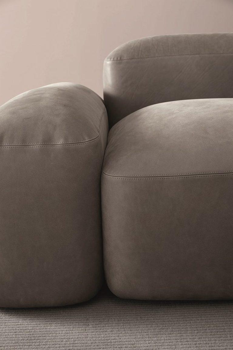 https://a.1stdibscdn.com/modular-and-customizable-armchair-lapis-e010-many-fabrics-available-for-sale-picture-4/f_31233/f_208150821601556726487/LAPIS_10_682x1024_master.jpg?width=768