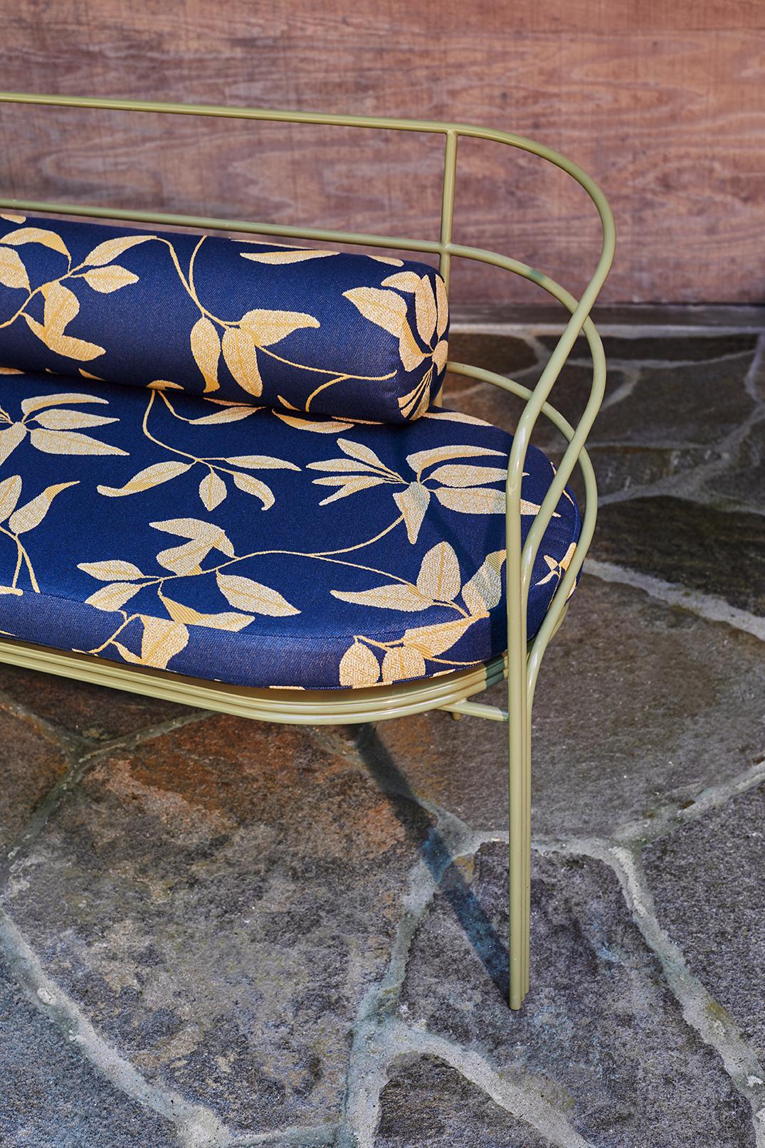 https://a.1stdibscdn.com/indoor-outdoor-steel-framed-demille-sofa-in-modern-regency-style-by-laun-for-sale-picture-5/f_37133/f_161567511643826951783/LAUN_x_WEFT_San_Marino_220_1_master.jpg