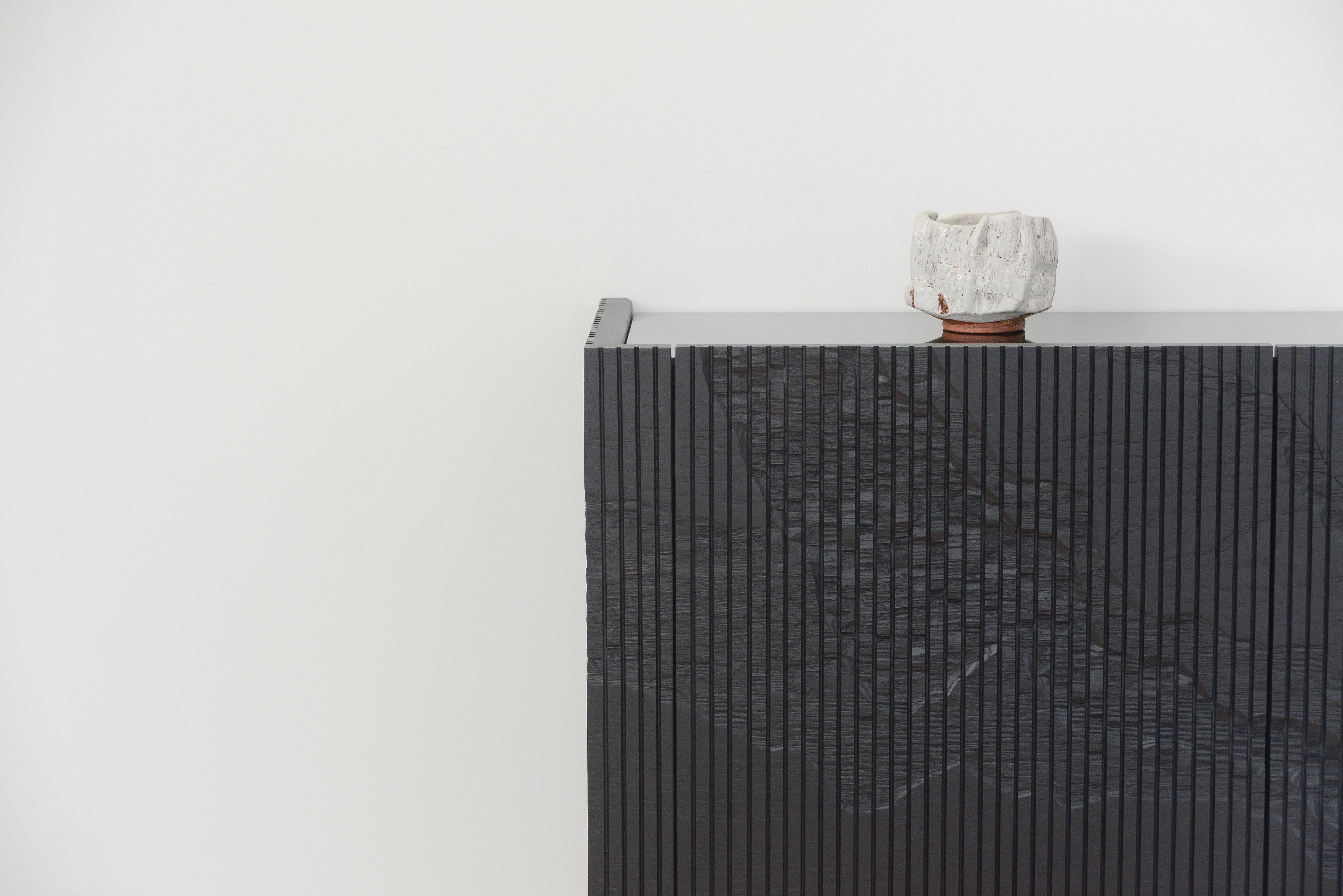 https://a.1stdibscdn.com/ledge-floating-console-in-black-by-simon-johns-for-sale-picture-12/f_26473/f_170410511621356092940/LEDGE72_14_master.jpg