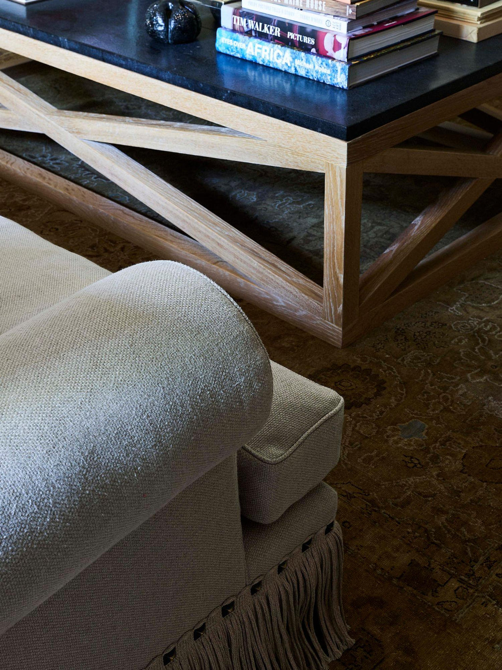 https://a.1stdibscdn.com/alfredo-paredes-santana-sofa-108-for-sale-picture-9/f_96132/f_402317521718735924403/LEICA_3888_master.jpg