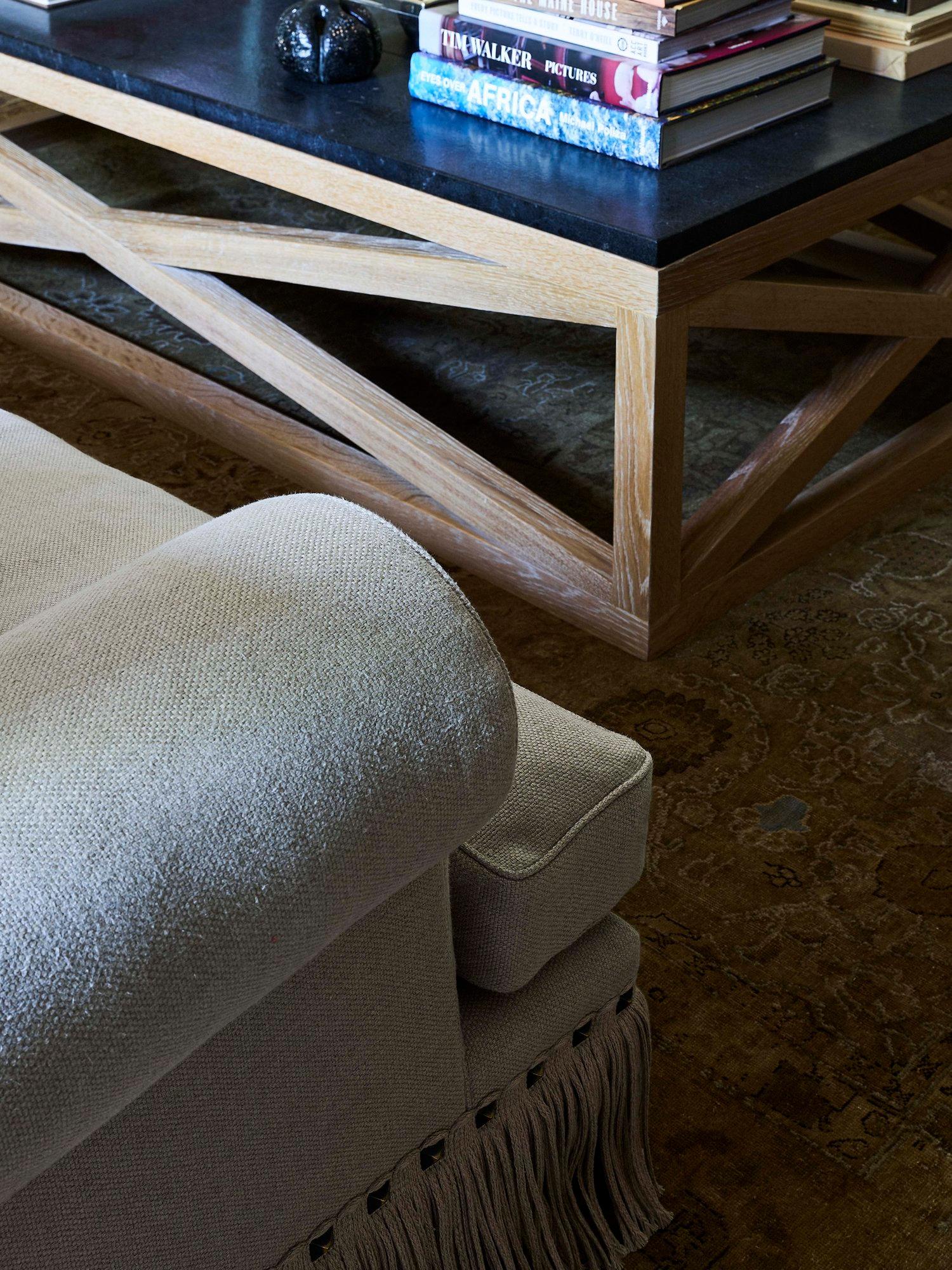 https://a.1stdibscdn.com/alfredo-paredes-santana-sofa-108-for-sale-picture-9/f_96132/f_402317521718735924403/LEICA_3888_master.jpg