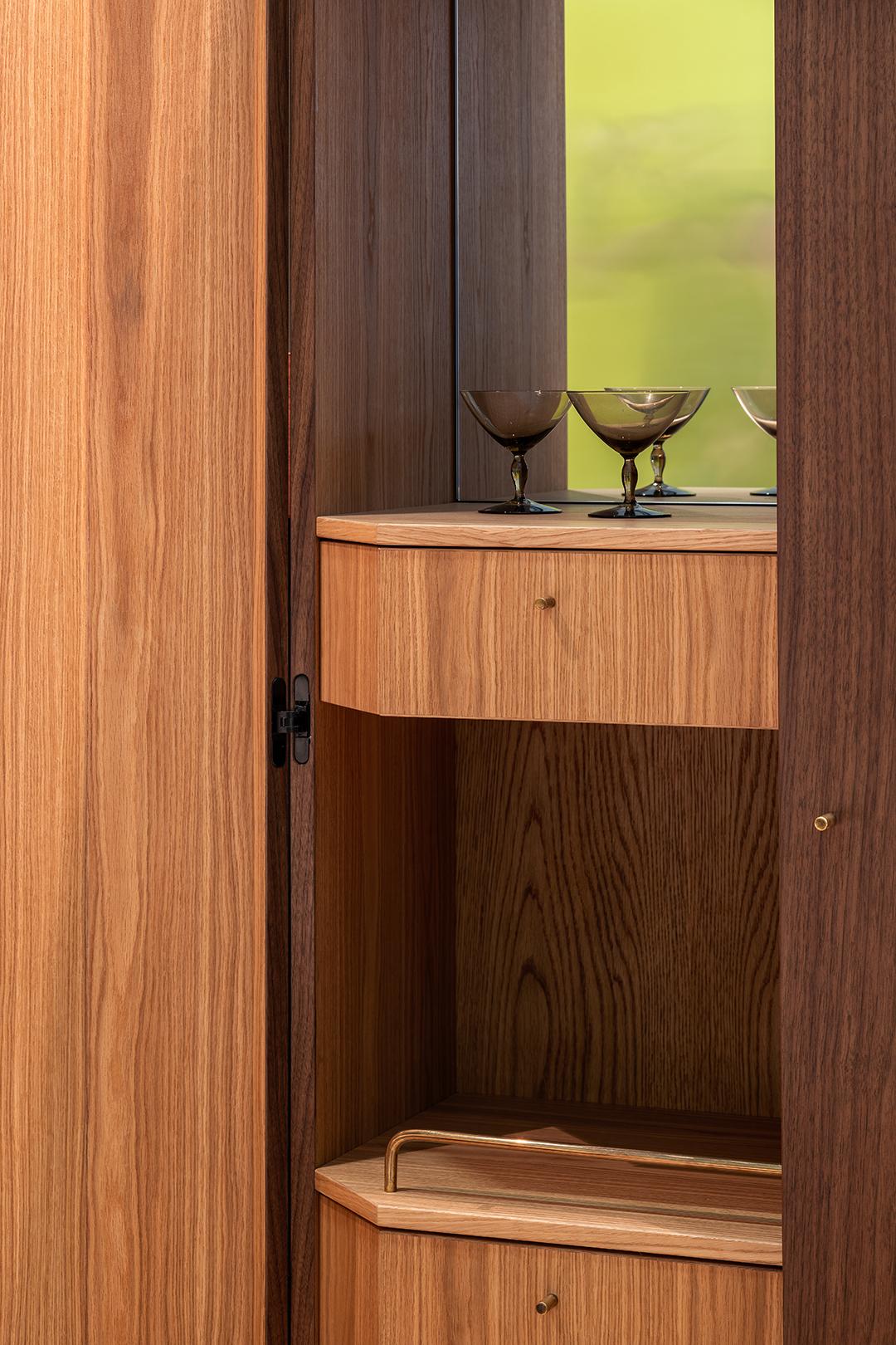 https://a.1stdibscdn.com/winston-drinks-cabinet-in-walnut-veneer-designed-by-kevin-frankental-for-sale-picture-4/f_59512/f_349920821687947588082/LEMON_DECOREX_PARISB_15_HR_copy_master.jpg