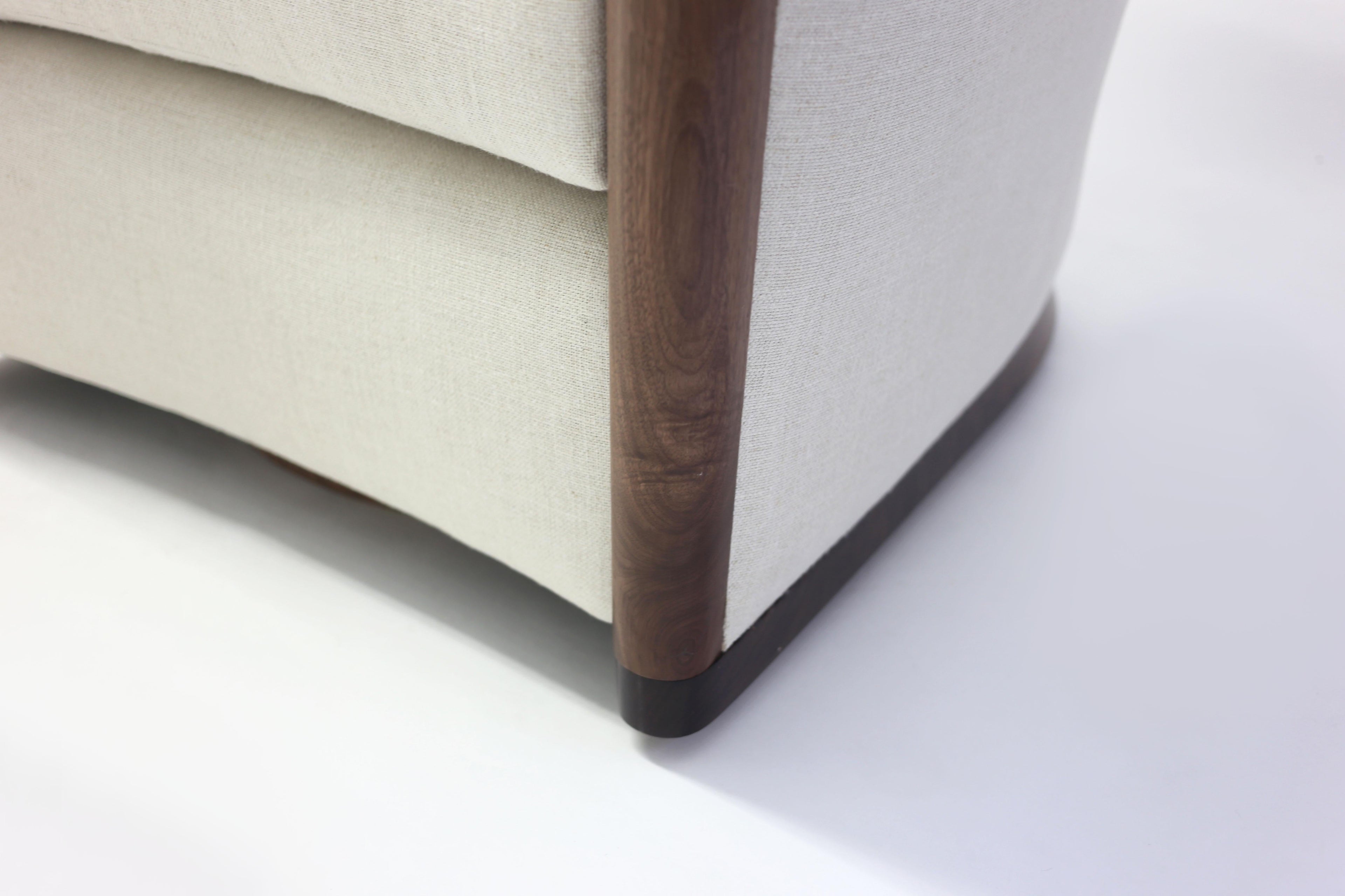 https://a.1stdibscdn.com/rounded-tub-club-chair-on-swivel-shown-in-linen-fabric-with-wood-arm-post-detail-for-sale-picture-5/f_40261/f_126658421542044154111/LF_upholstery_Vila_2__master.jpg