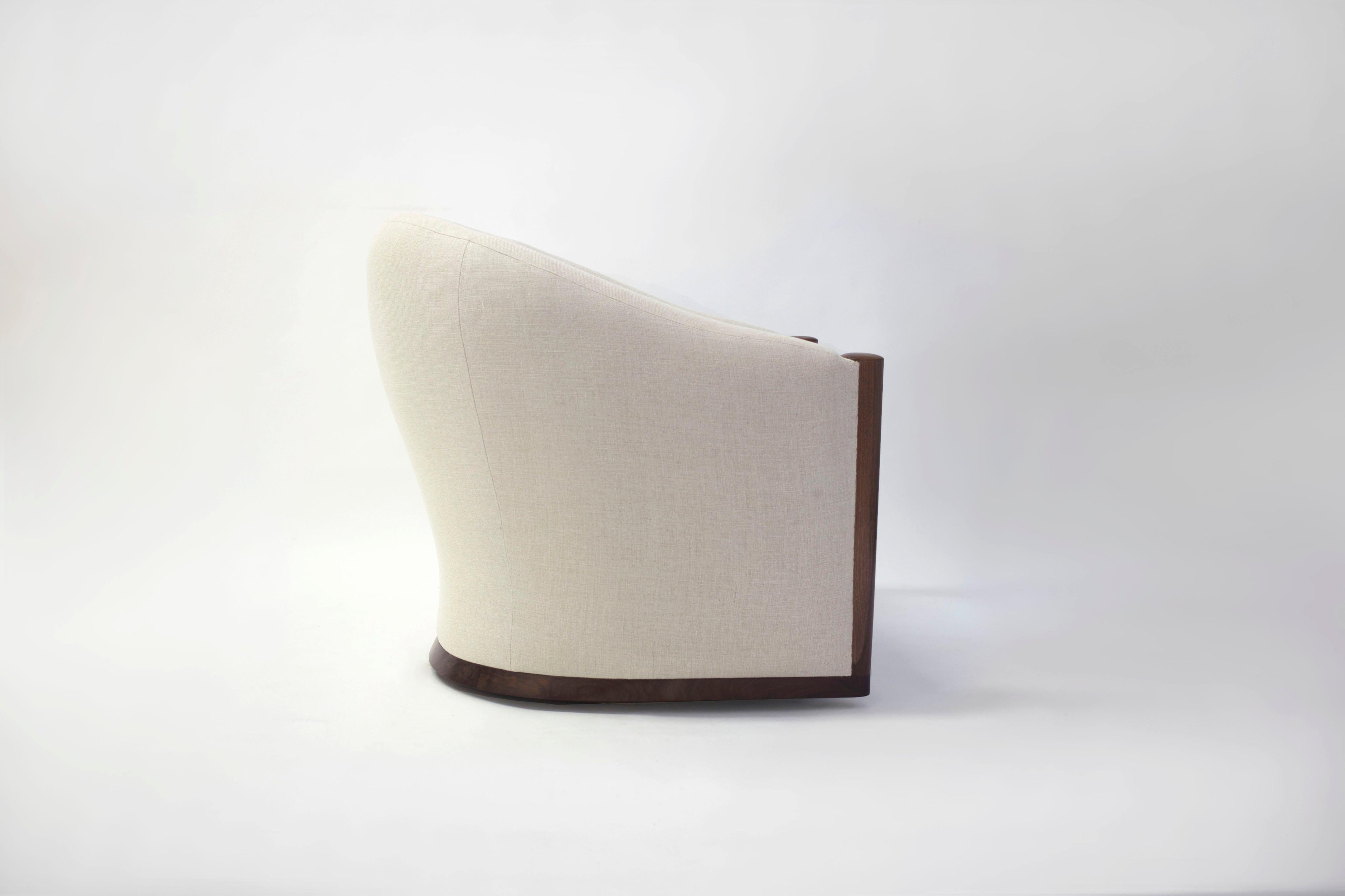 https://a.1stdibscdn.com/rounded-tub-club-chair-on-swivel-shown-in-linen-fabric-with-wood-arm-post-detail-for-sale-picture-2/f_40261/f_126658421542044157171/LF_upholstery_Vila_3__master.jpg