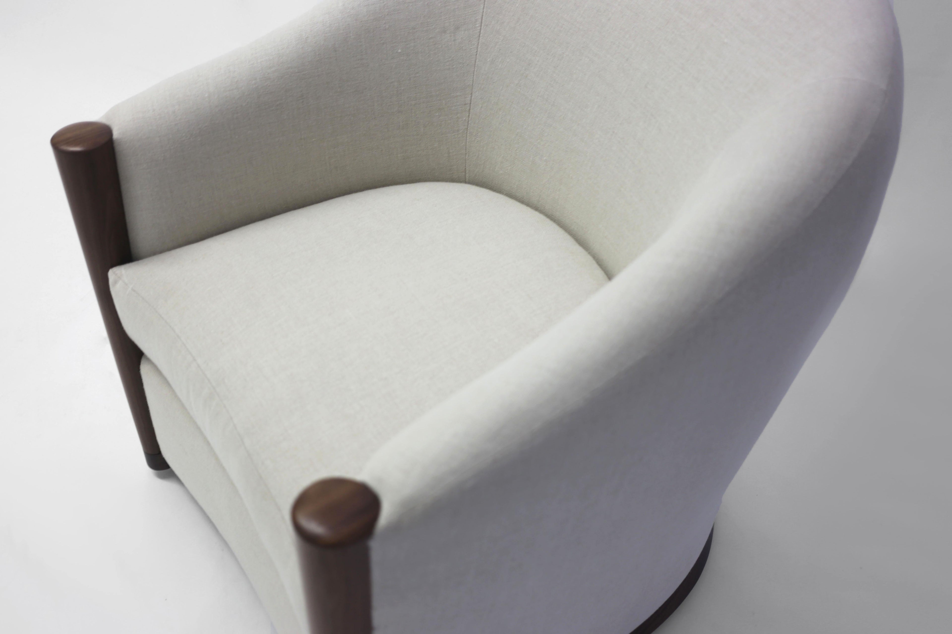 https://a.1stdibscdn.com/rounded-tub-club-chair-on-swivel-shown-in-linen-fabric-with-wood-arm-post-detail-for-sale-picture-7/f_40261/f_126658421542044170950/LF_upholstery_Vila_8__master.jpg