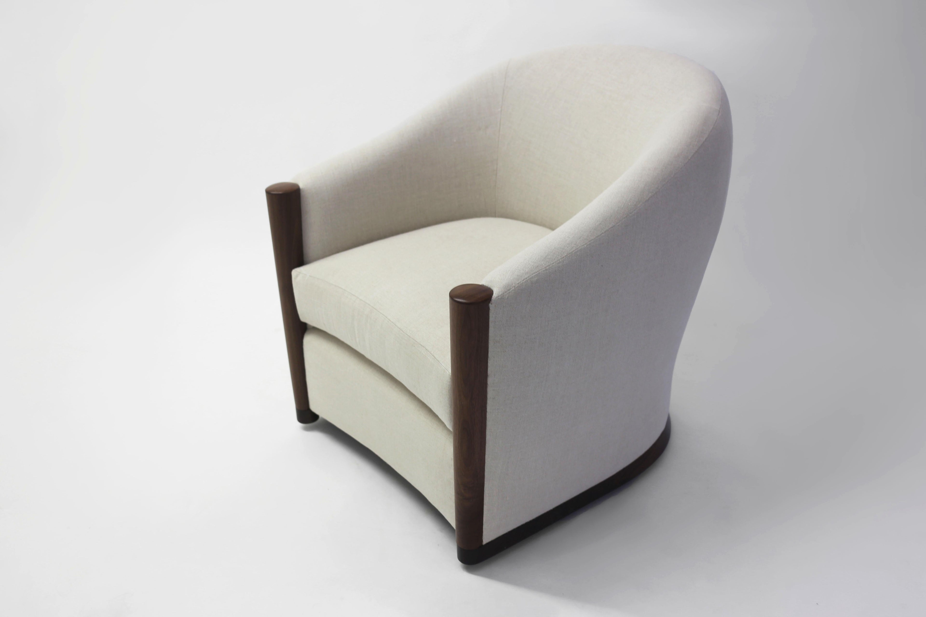 https://a.1stdibscdn.com/rounded-tub-club-chair-on-swivel-shown-in-linen-fabric-with-wood-arm-post-detail-for-sale-picture-8/f_40261/f_126658421542044173479/LF_upholstery_Vila_9__master.jpg