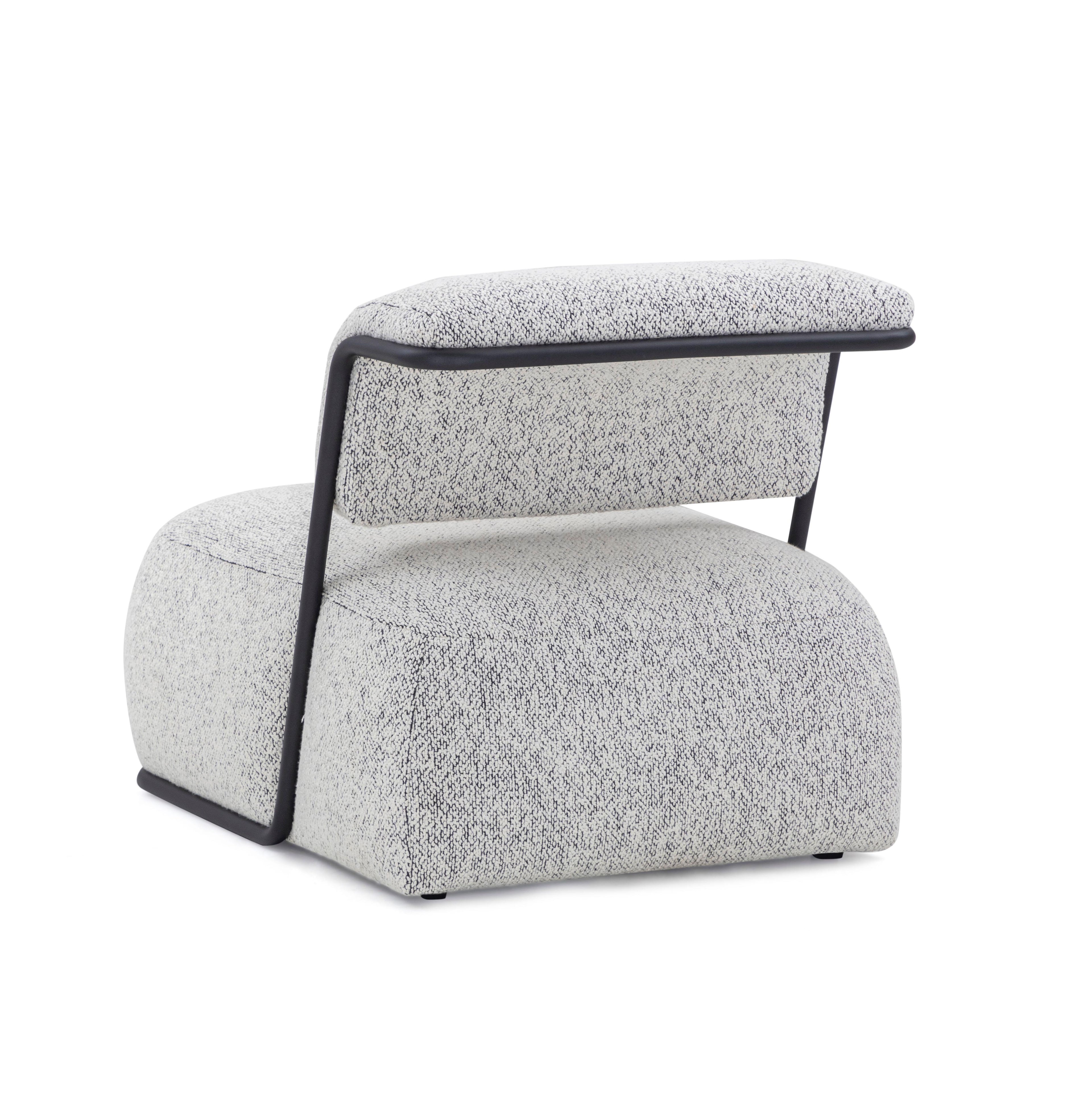 https://a.1stdibscdn.com/mono-slipper-chair-in-black-metal-and-white-and-black-fabric-for-sale-picture-5/f_52822/f_407066821721417924396/LGyDxEF6lfeZ2iTO41ANPw__master.jpg