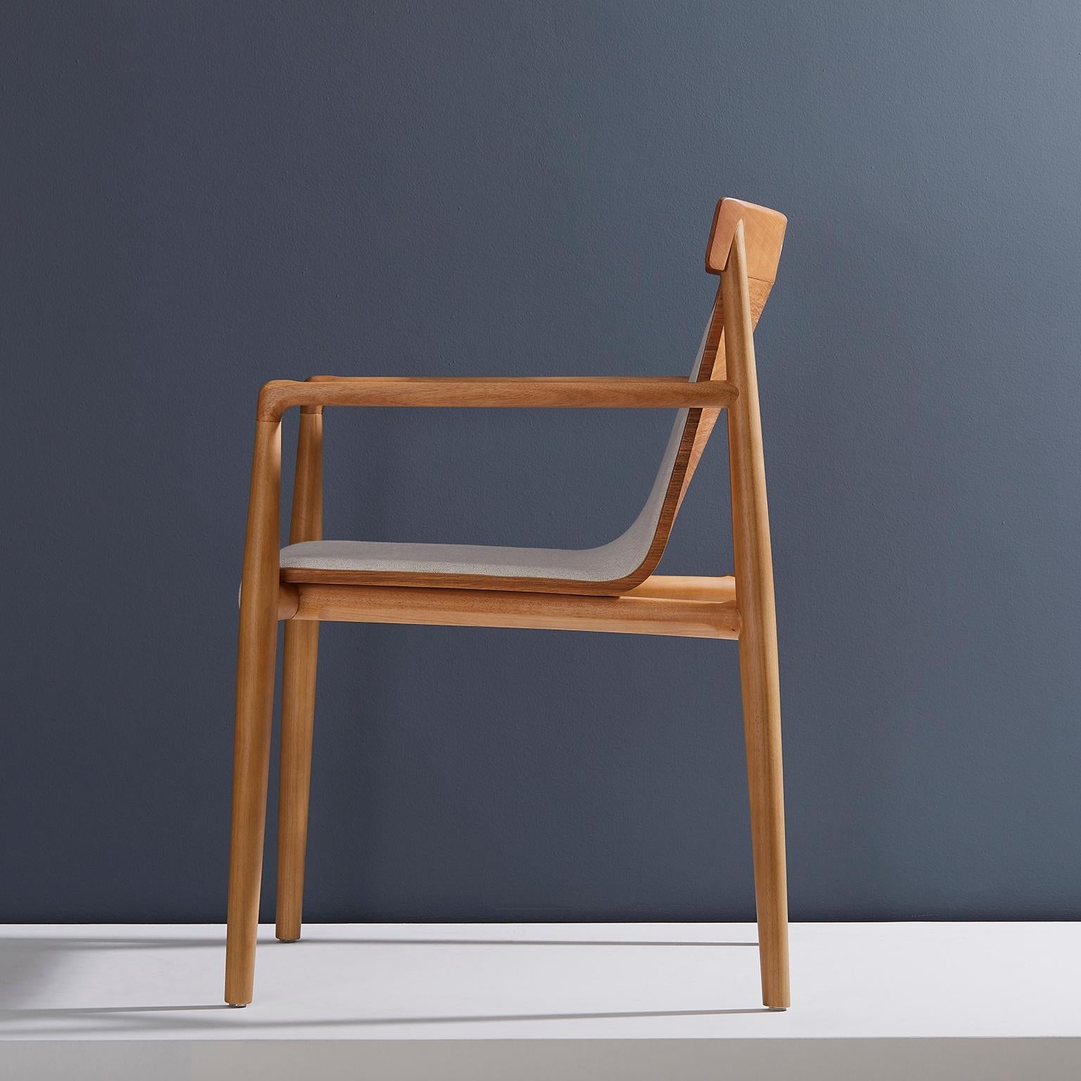 https://a.1stdibscdn.com/contemporary-chair-in-natural-solid-wood-upholstered-natural-wood-back-arms-for-sale-picture-4/f_35593/f_153168421562084987609/LISA_NT_BC_LM_2019_05_30_Emporio_DanielSimonini_0298_master.jpg