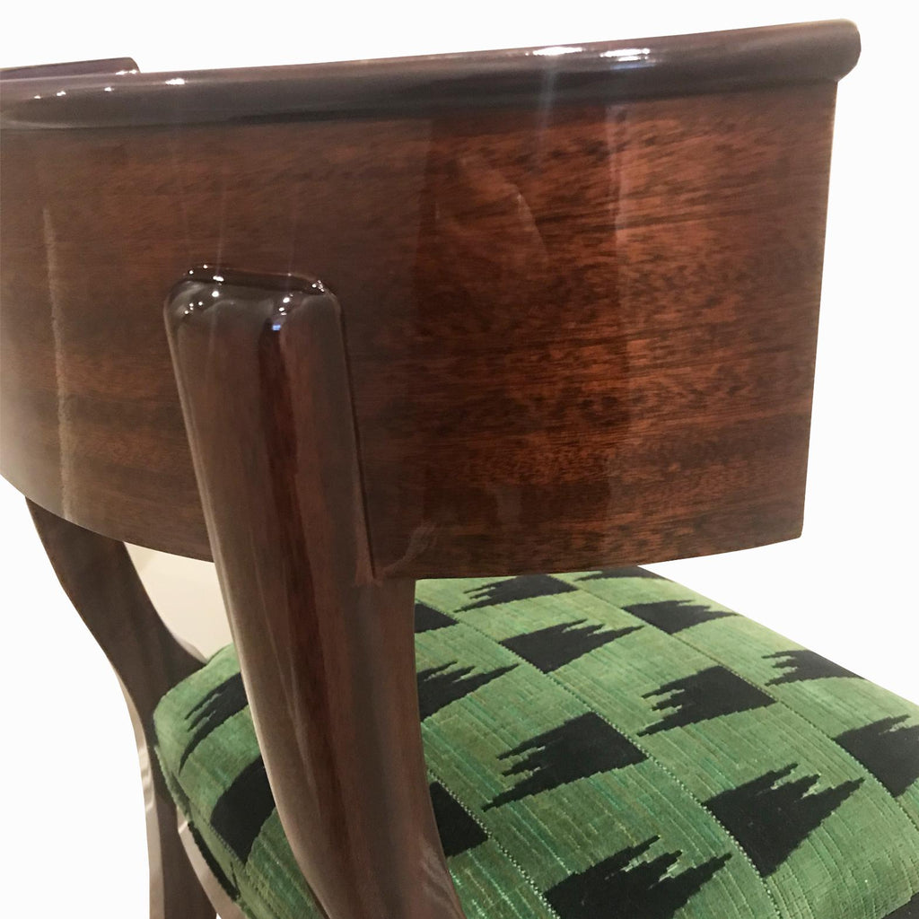 https://a.1stdibscdn.com/six-mahogany-klismos-dining-chair-with-com-upholstery-for-sale-picture-4/f_51062/f_428555021734708963700/LISTING_4_klismos_chair_3_master.jpg