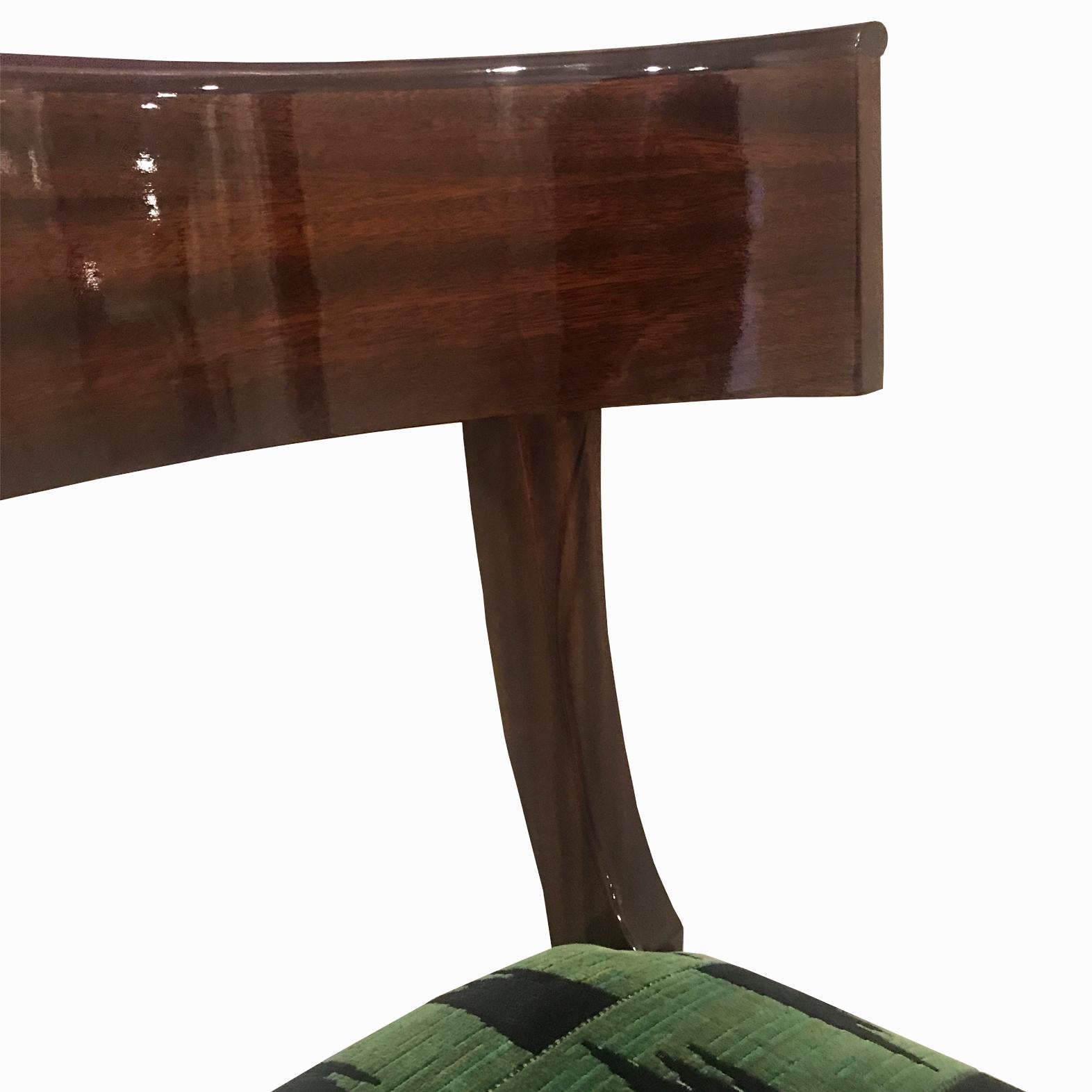 https://a.1stdibscdn.com/six-mahogany-klismos-dining-chair-with-com-upholstery-for-sale-picture-3/f_51062/f_428555021734708963218/LISTING_4_klismos_chair_5_master.jpg