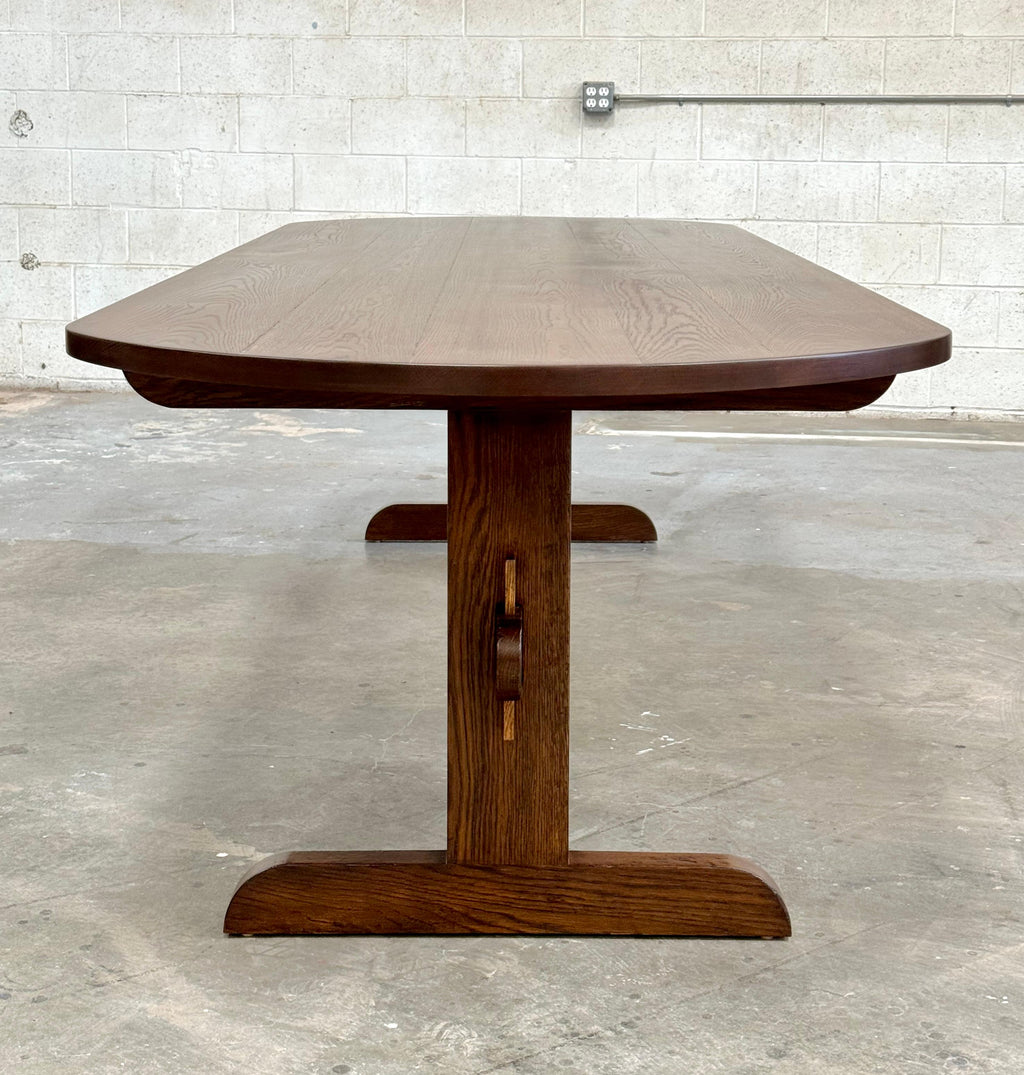 https://a.1stdibscdn.com/signe-dining-table-made-from-walnut-by-petersen-antiques-for-sale-picture-4/f_8065/f_432778221737552177475/LN_4_master.jpg