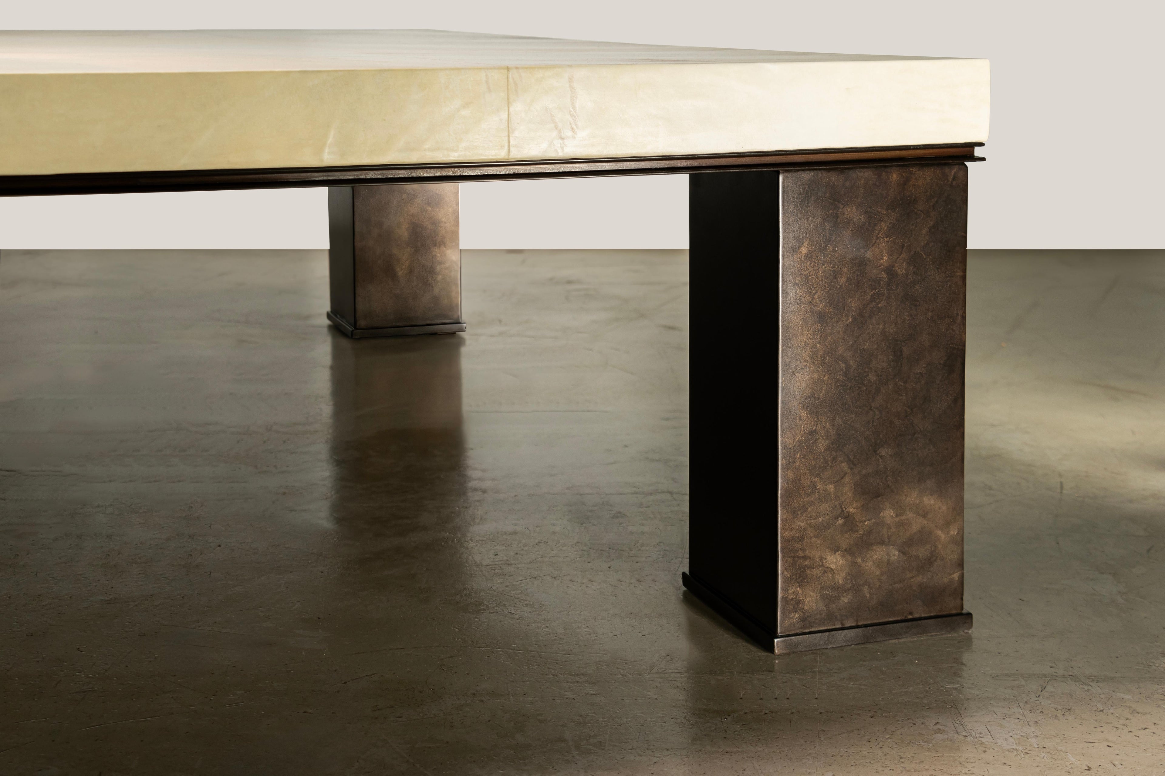 https://a.1stdibscdn.com/square-modern-metal-parchment-coffee-table-by-costantini-michelangelo-for-sale-picture-6/f_25173/f_404384421719931725179/LOB_006_for_L_Ermitage_by_Costantini_05__master.jpg