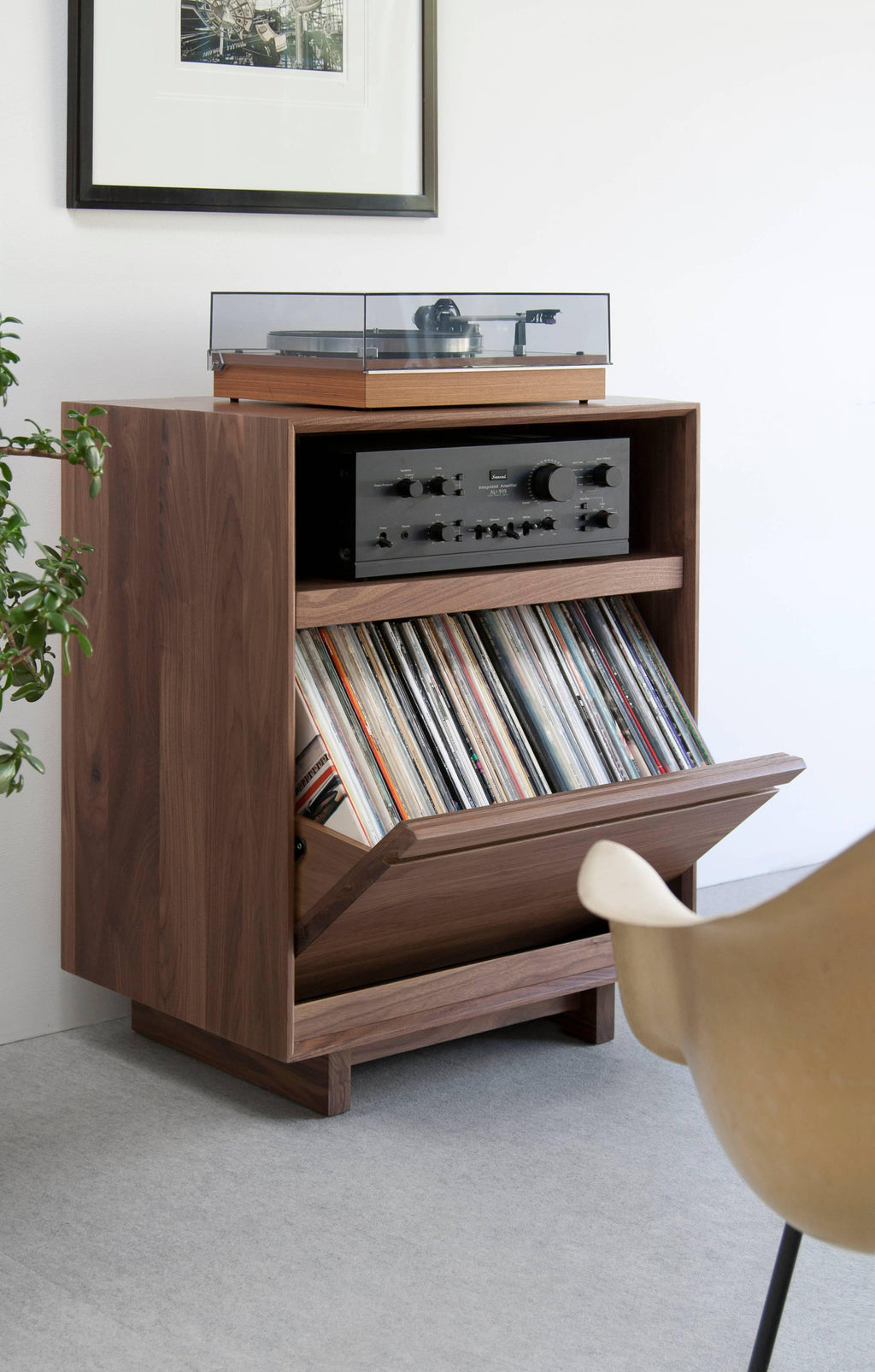 https://a.1stdibscdn.com/audio-rack-in-solid-natural-walnut-for-sale-picture-2/f_27523/f_158901521566498453594/LPC_101_REV_master.jpg