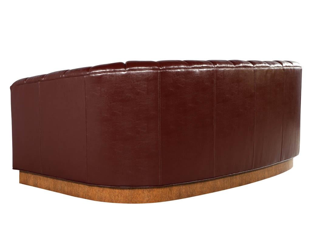 https://a.1stdibscdn.com/custom-curved-channel-back-leather-sofa-by-carrocel-for-sale-picture-12/f_8849/f_310861821667233542424/LR_3425_Custom_Curved_Channel_Back_Leather_Sofa_0012_master.jpg