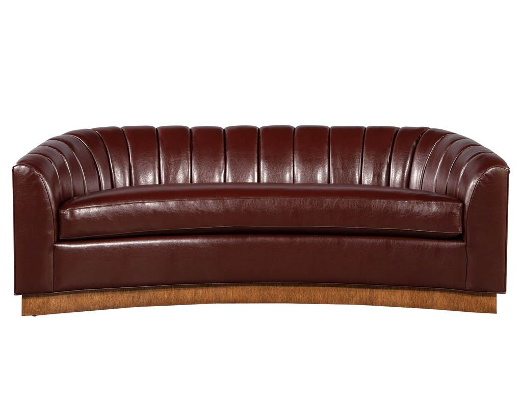 https://a.1stdibscdn.com/custom-curved-channel-back-leather-sofa-by-carrocel-for-sale-picture-7/f_8849/f_310861821667233541980/LR_3425_Custom_Curved_Channel_Back_Leather_Sofa_007_master.jpg