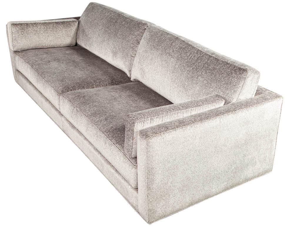 https://a.1stdibscdn.com/custom-mid-century-modern-inspired-sofa-for-sale-picture-13/f_8849/f_332687721678724986549/LR_3450_Custom_Mid_Century_Modern_Inspired_Sofas_0015_master.jpg