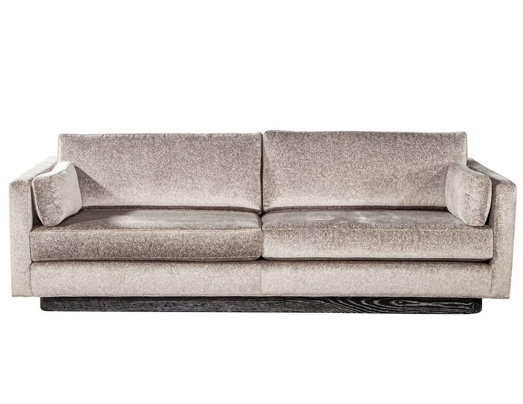 https://a.1stdibscdn.com/custom-mid-century-modern-inspired-sofa-for-sale-picture-7/f_8849/f_332687721678724986005/LR_3450_Custom_Mid_Century_Modern_Inspired_Sofas_006_master.jpg