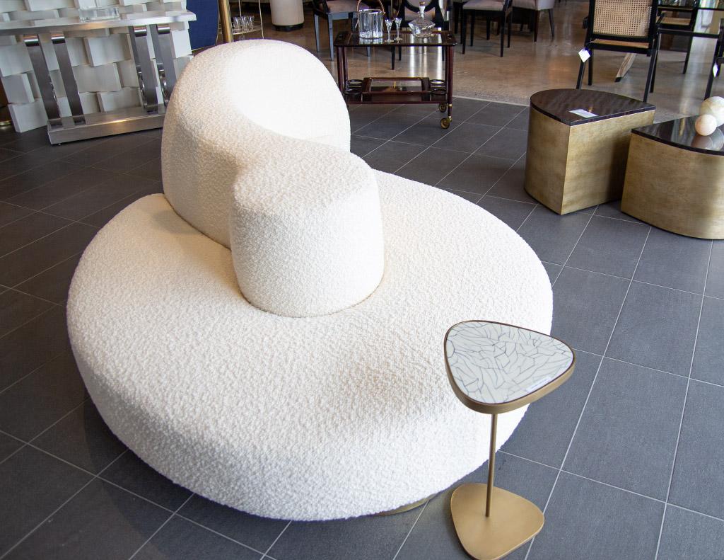https://a.1stdibscdn.com/modern-curved-italian-boudoir-cloud-sofa-for-sale-picture-6/f_8849/f_356664221691771793386/LR_3460_Modern_Curved_Italian_Boudoir_Cloud_Sofa_0027_master.jpg