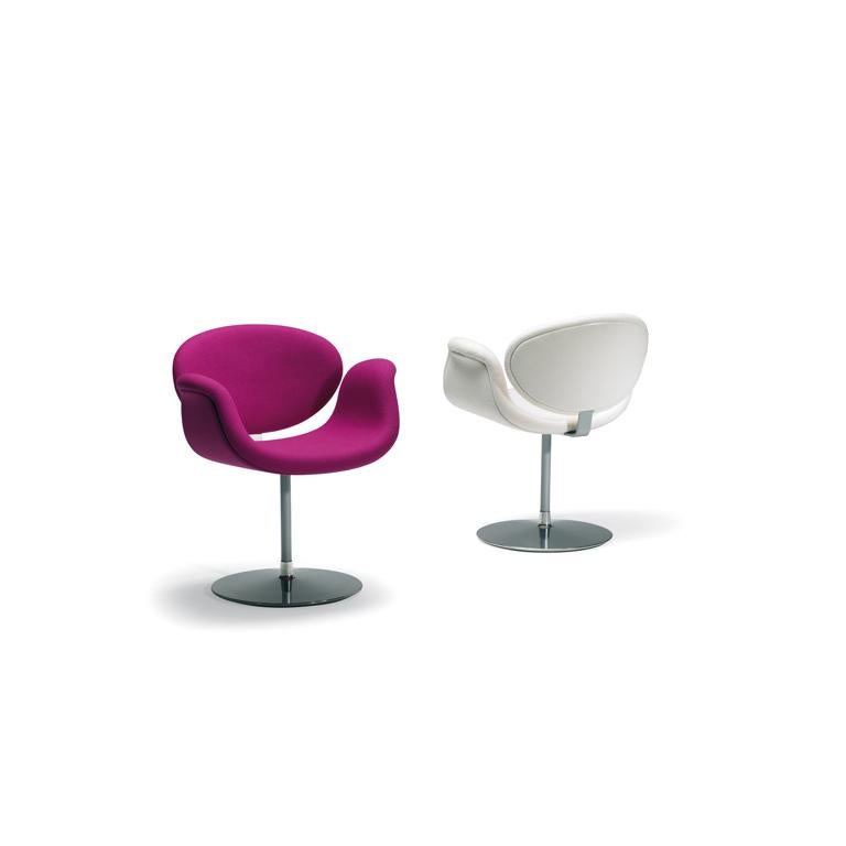 https://a.1stdibscdn.com/artifort-tulip-midi-armchair-in-white-with-disc-base-by-pierre-paulin-for-sale-picture-2/12330573/f_142648711554370261160/LTP_P00_02L_1__master.jpg
