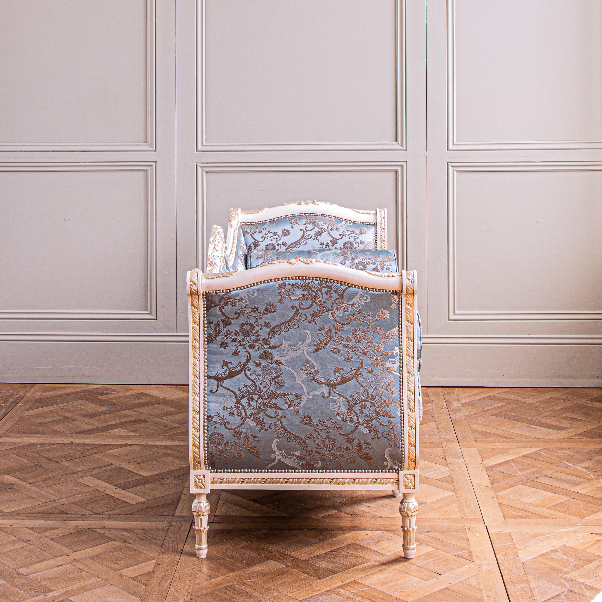 https://a.1stdibscdn.com/customizable-french-louis-xvi-style-sofa-settee-made-by-la-maison-london-for-sale-picture-5/f_23353/f_351164021688733228319/LXV_Blue_Sofa_013_master.jpg