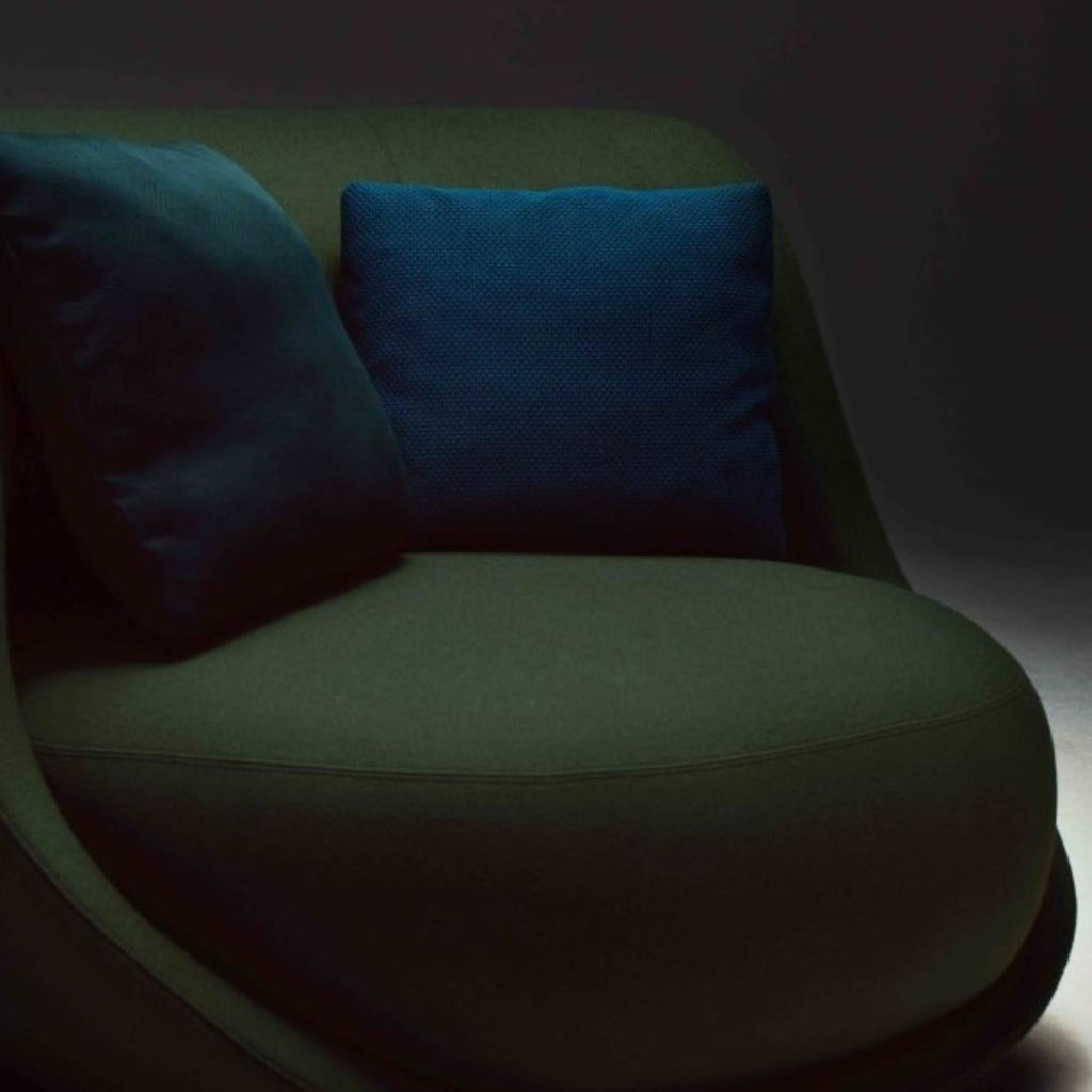 https://a.1stdibscdn.com/canape-sofa-by-luca-nichetto-for-sale-picture-4/f_12192/f_339918821682514448726/LaManufacture_Liaison_LucaNichetto_studioBlanco_WEB_1568x2352_Personalizado_2_1__master.jpg