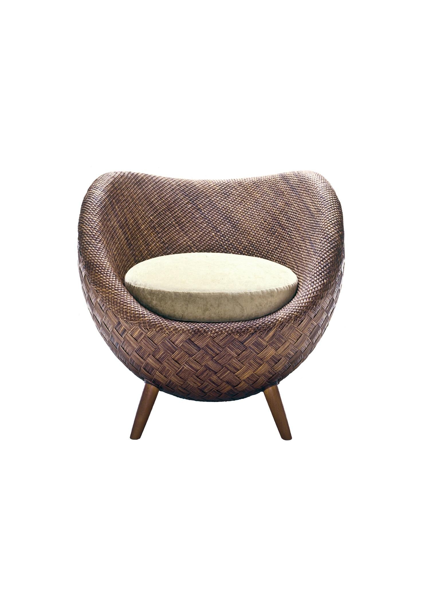 https://a.1stdibscdn.com/la-luna-easy-armchair-by-kenneth-cobonpue-for-sale-picture-2/f_12192/f_327912121676488165174/La_Luna_Easy_Armchair_02_master.jpg