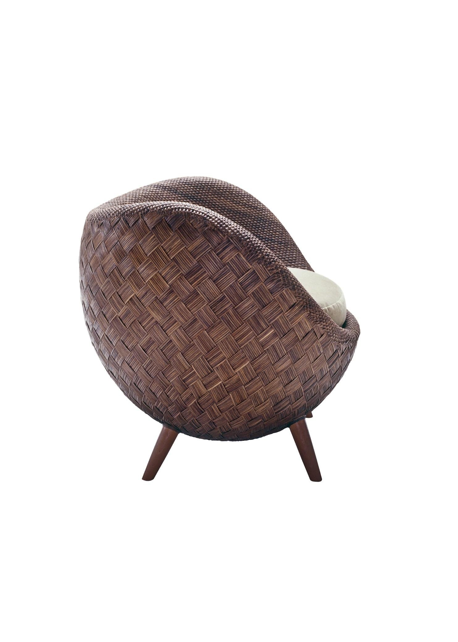 https://a.1stdibscdn.com/la-luna-easy-armchair-by-kenneth-cobonpue-for-sale-picture-4/f_12192/f_327912121676488166793/La_Luna_Easy_Armchair_03_master.jpg
