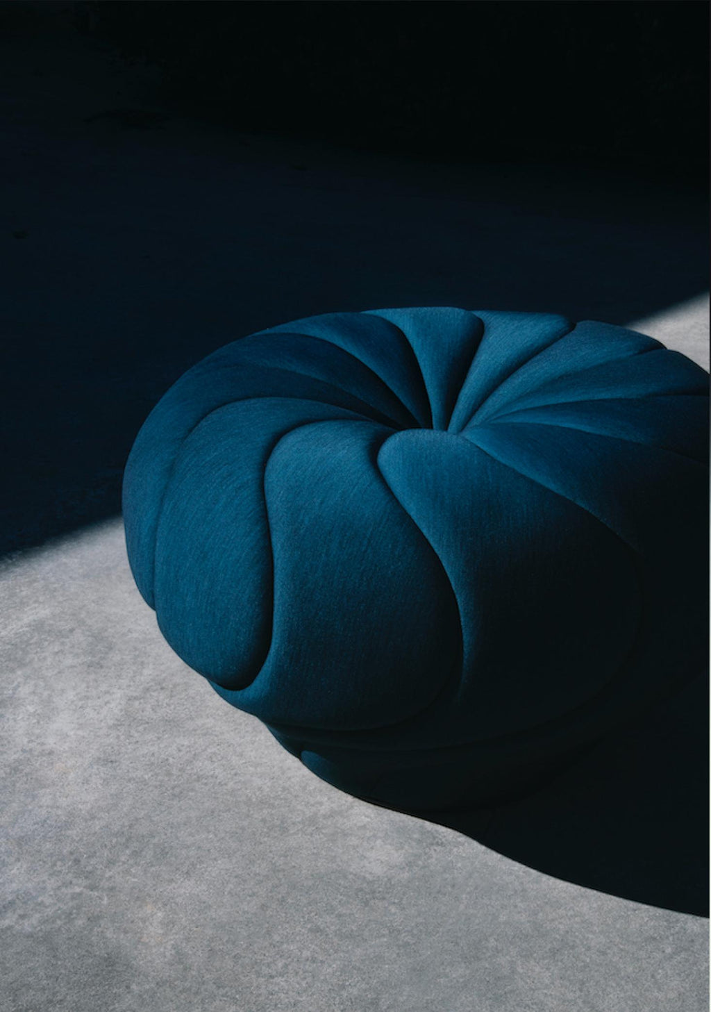https://a.1stdibscdn.com/la-manufacture-paris-champignon-pouf-designed-by-front-for-sale-picture-5/f_44652/f_258723121635359513707/La_Manufacture_Champignon_Front_studioblanco_HD_1__master.jpg