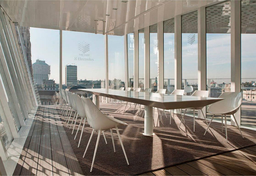 https://a.1stdibscdn.com/archivesE/upload/f_16392/f_75514231506944618174/Lag_Driade_Philippe_Starck_Chair_Lacquered_master.jpg
