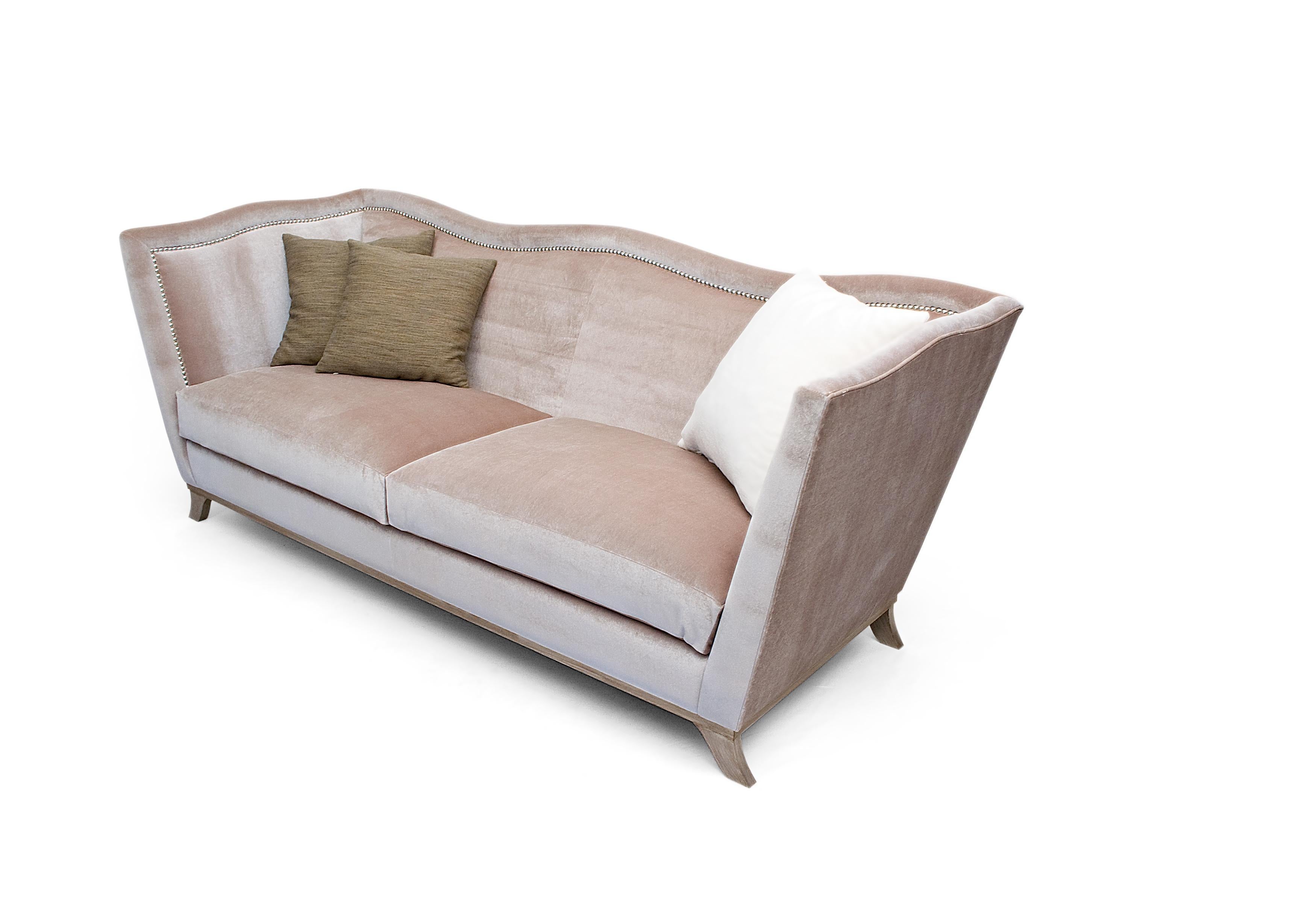 https://a.1stdibscdn.com/victorian-style-handcrafted-cotton-velvet-sofa-with-chrome-nailhead-trim-for-sale-picture-4/f_27693/f_388418821710419341740/Larforma_Fontana_03_master.jpg