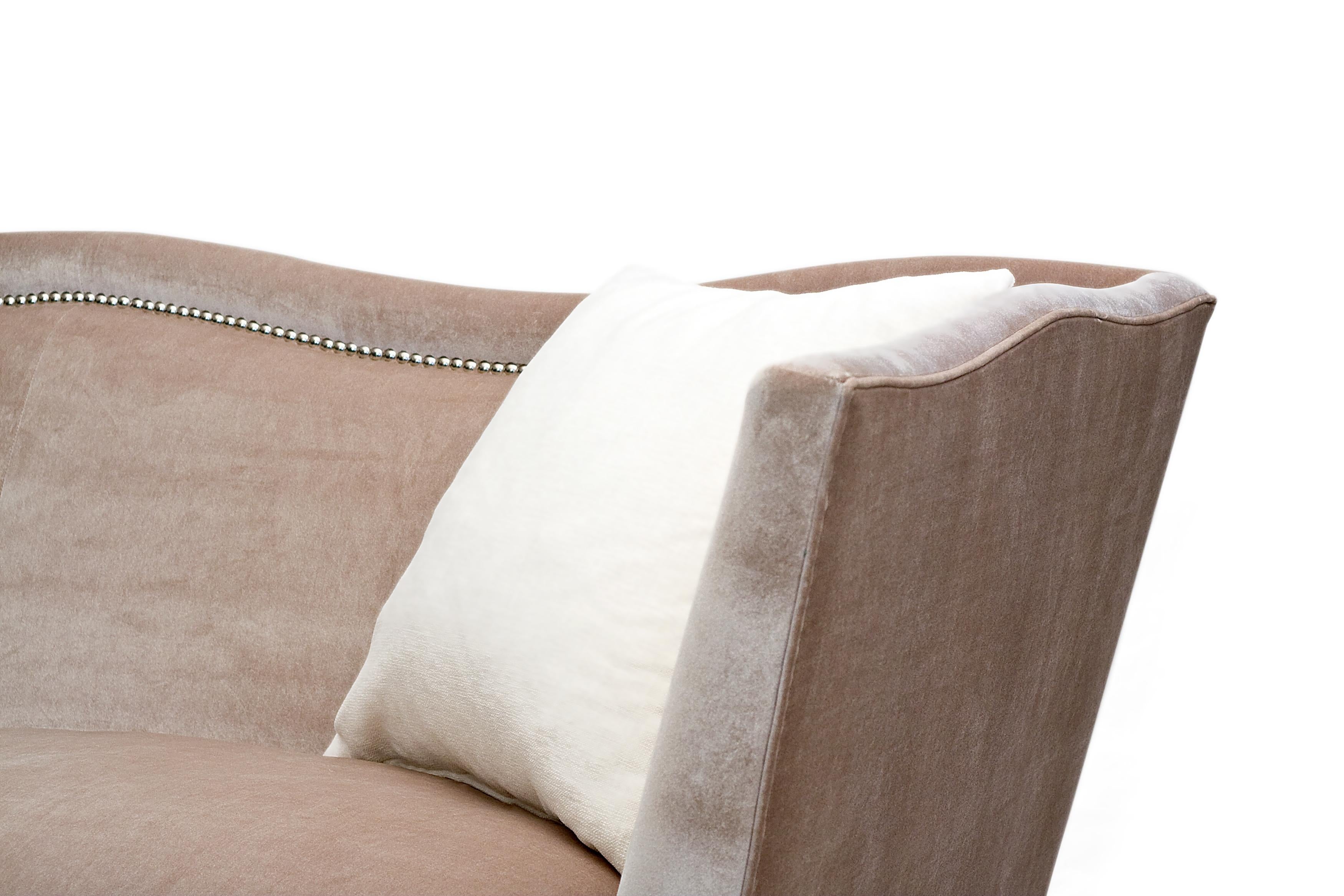 https://a.1stdibscdn.com/victorian-style-handcrafted-cotton-velvet-sofa-with-chrome-nailhead-trim-for-sale-picture-3/f_27693/f_388418821710419352476/Larforma_Fontana_04_master.jpg