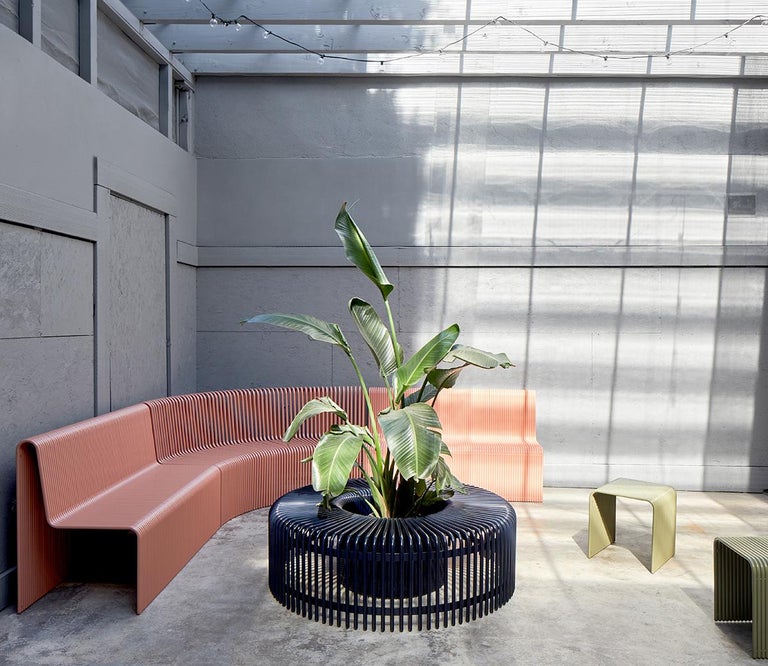 https://a.1stdibscdn.com/customizable-powdercoated-aluminum-indoor-outdoor-curved-sofa-by-laun-for-sale-picture-2/f_37133/f_366677521697583342205/Laun_Benches_master.jpg?width=768
