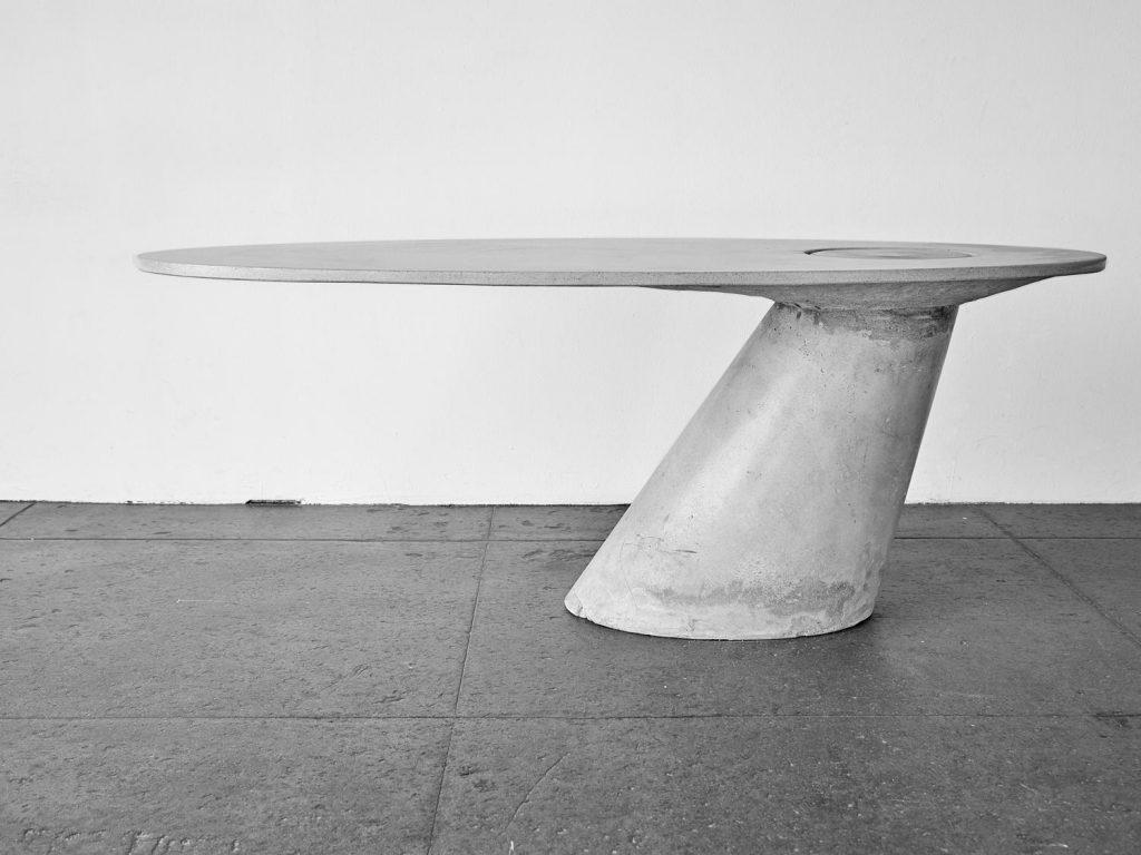 https://a.1stdibscdn.com/james-de-wulf-concrete-leaning-table-for-sale-picture-4/f_12242/f_181290621582845141796/Leaning_Desk_master.jpg