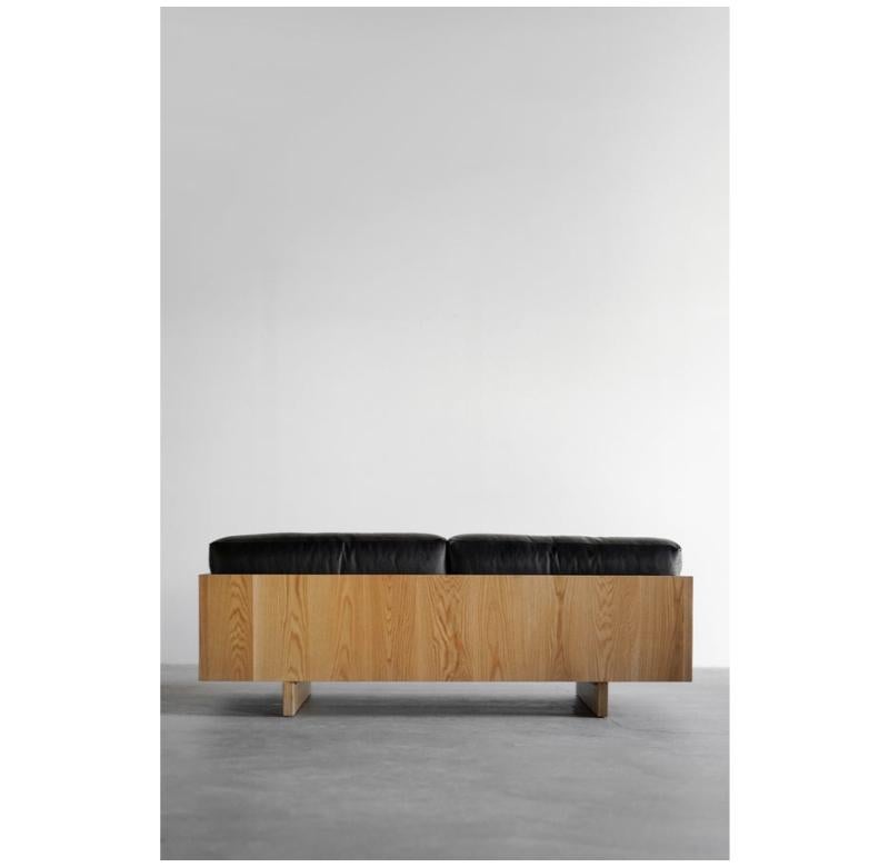 https://a.1stdibscdn.com/leather-carter-sofa-for-sale-picture-2/32076752/f_397592021715932533545/Leather_Carter_Sofa_2_master.jpg