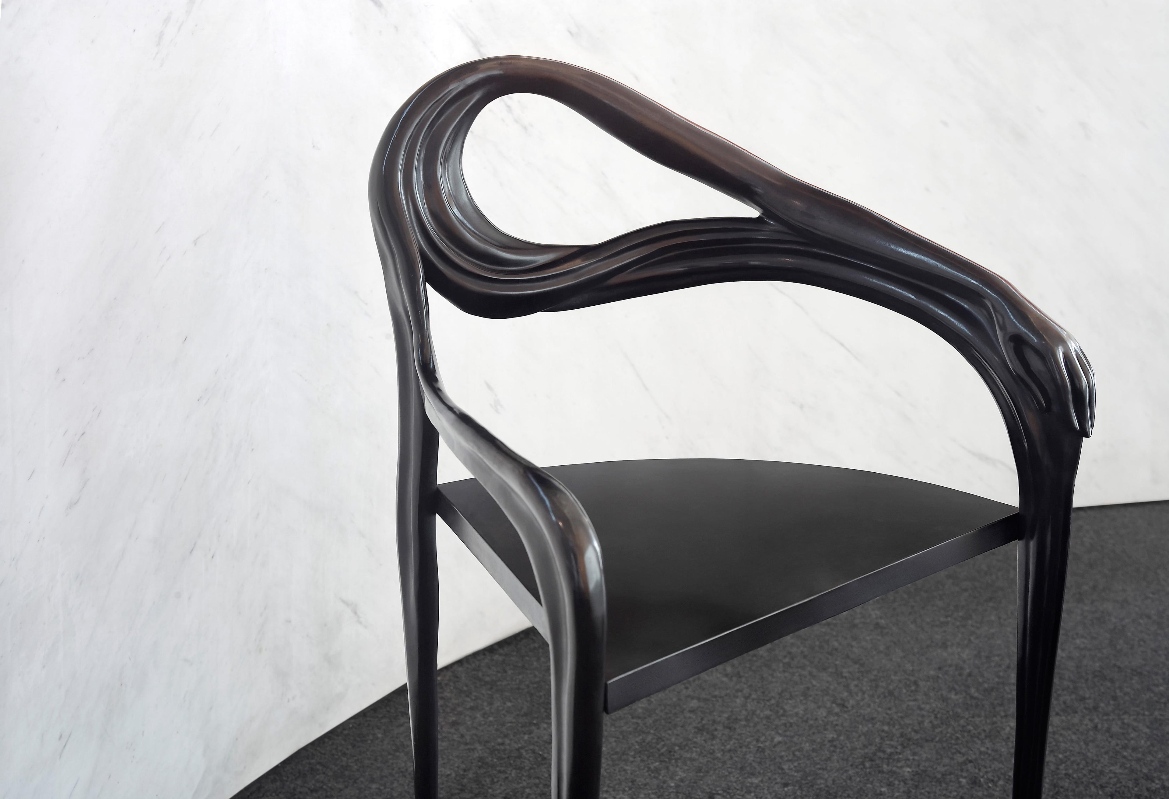 https://a.1stdibscdn.com/salvador-dali-leda-armchair-sculpture-black-edition-without-varnish-for-sale-picture-2/f_30483/f_316915121670837020037/Leda_chair_2_master.jpg