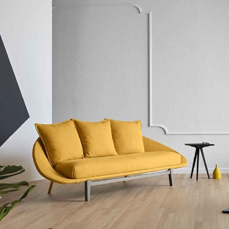 https://a.1stdibscdn.com/francesco-beghetto-floating-sofa-fully-upholstered-in-velvet-for-sale-picture-6/f_27693/f_434590721738605810769/Lem_Sofa_60394_81216_master.jpg